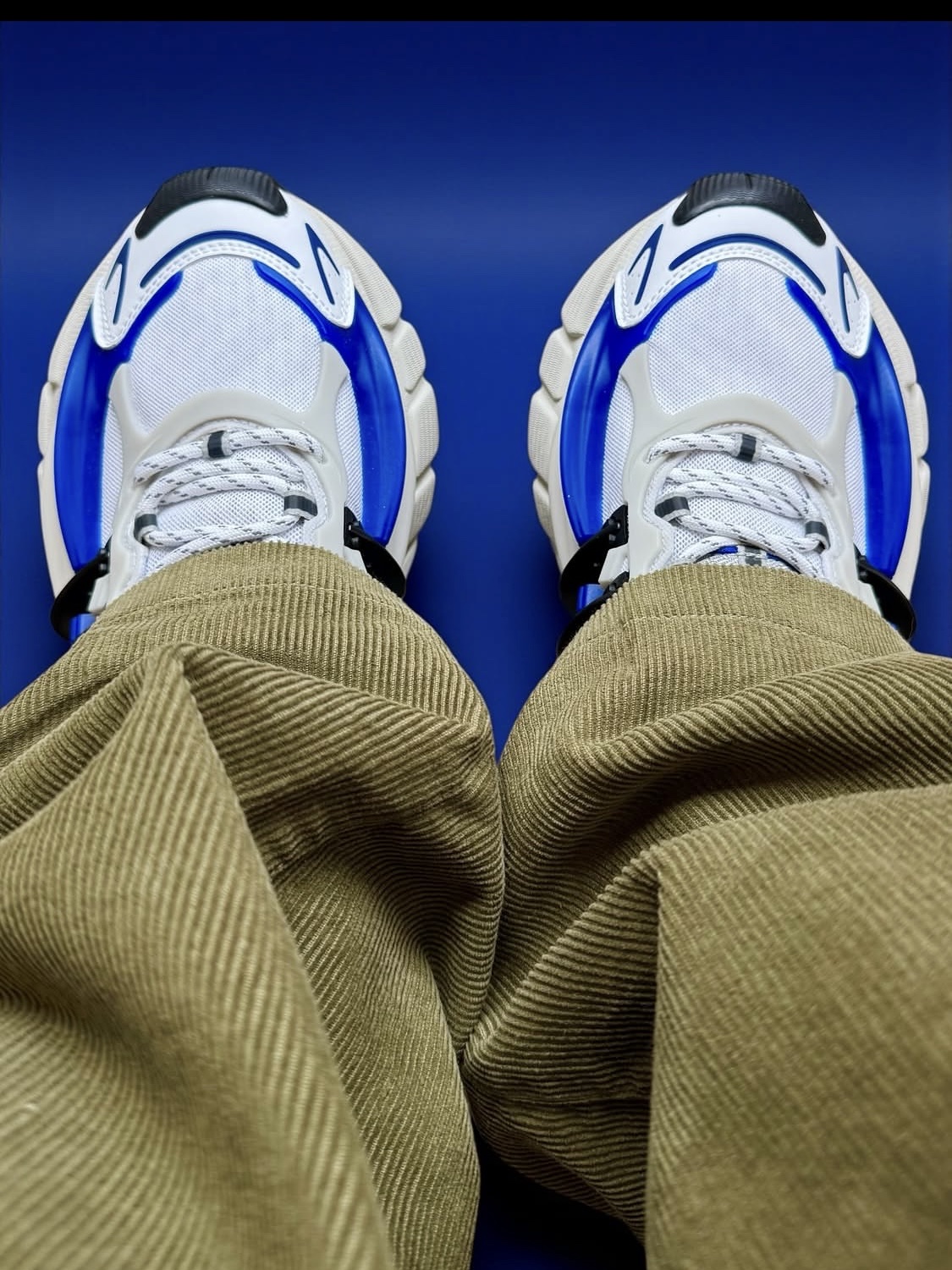 Adidas x Pharrell Williams Virginia Adistar Jellyfish Royal Blue Core Black 착용 스타일 - 2