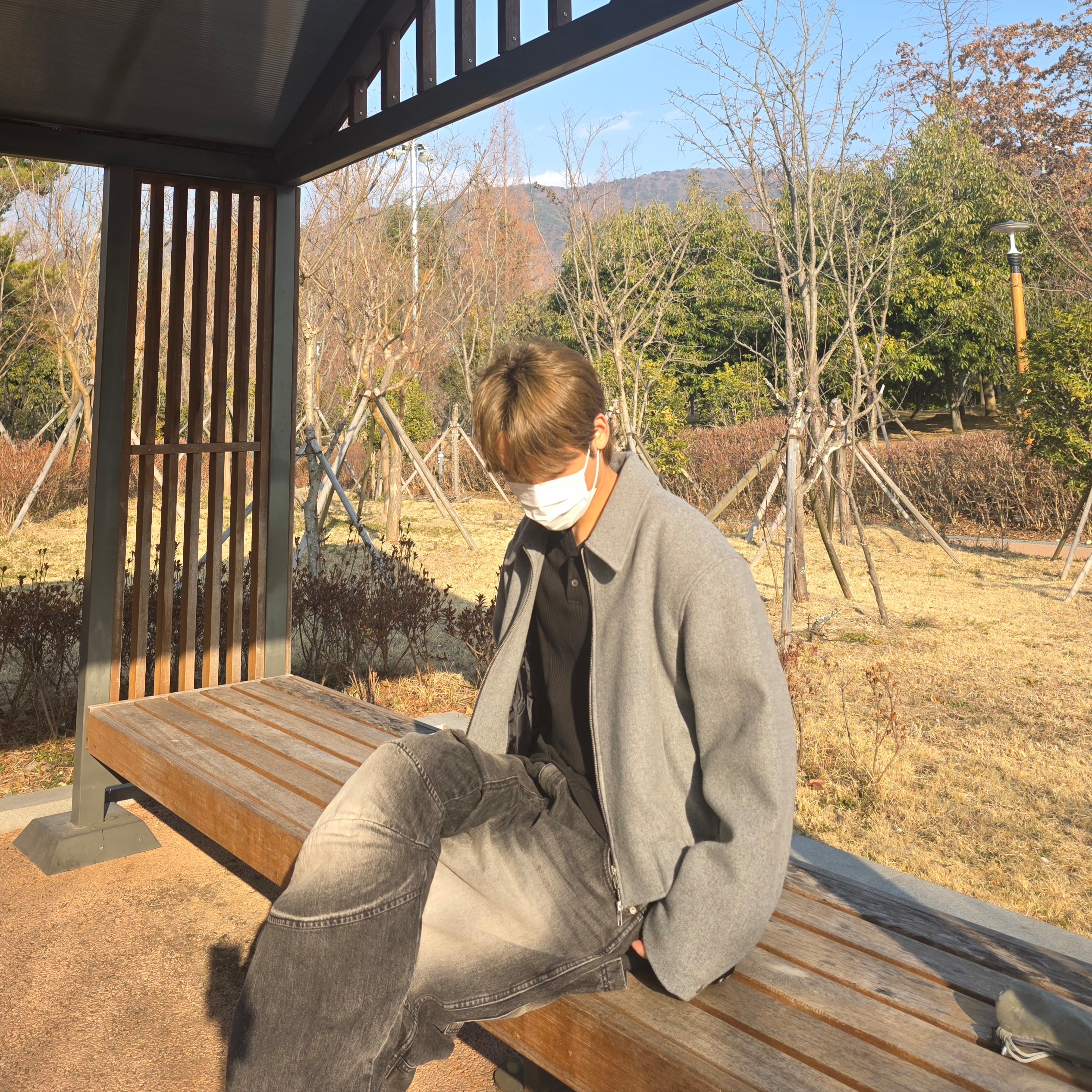 MJD 3D Knee Denim Pants Black, Kamien x MJD Double Hole Belt Black Shearling Calfskin 착용 스타일 - 2