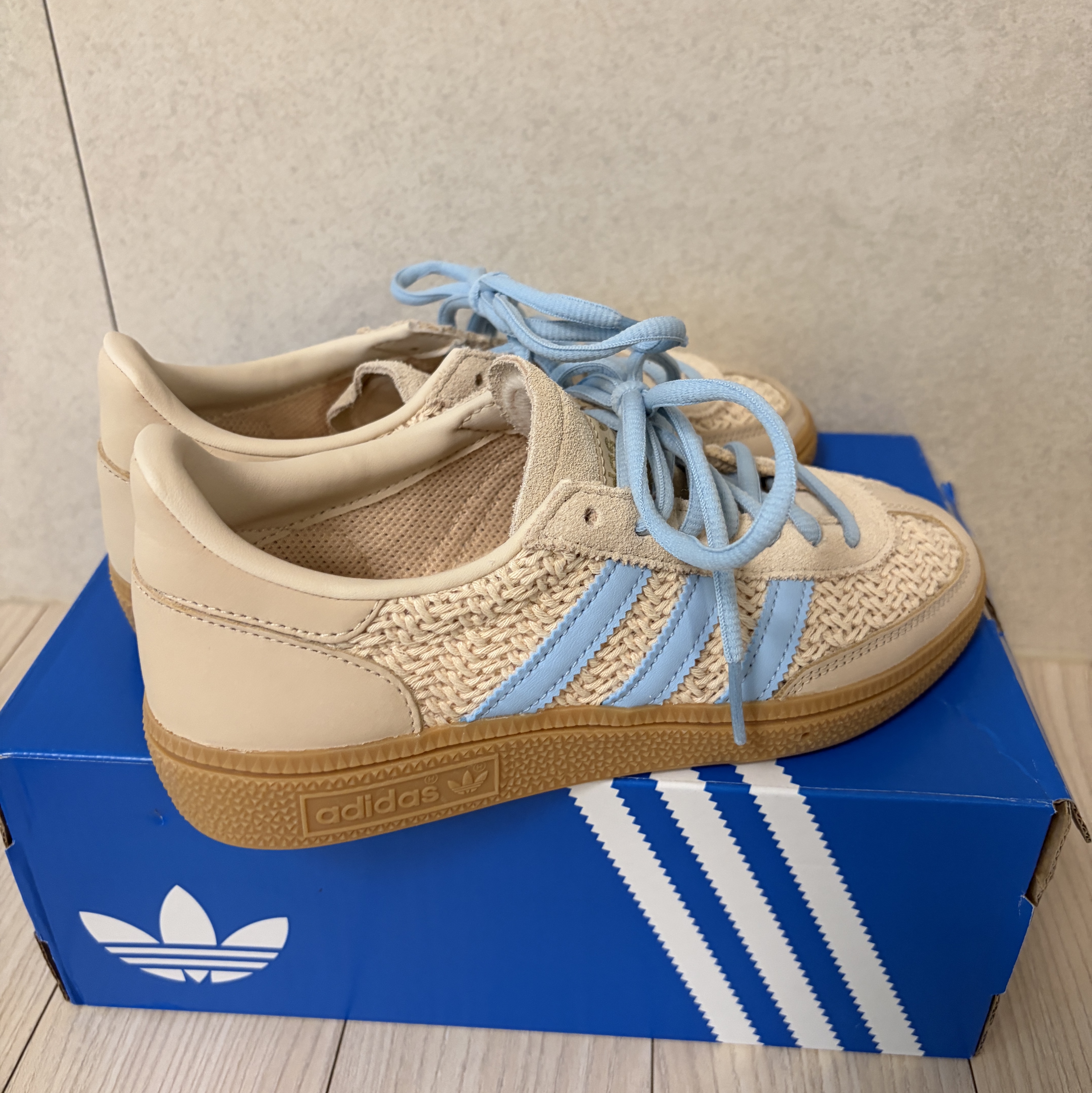 (W) Adidas Originals Handball Spezial Sand Strata Preloved Brown 착용 스타일 - 4
