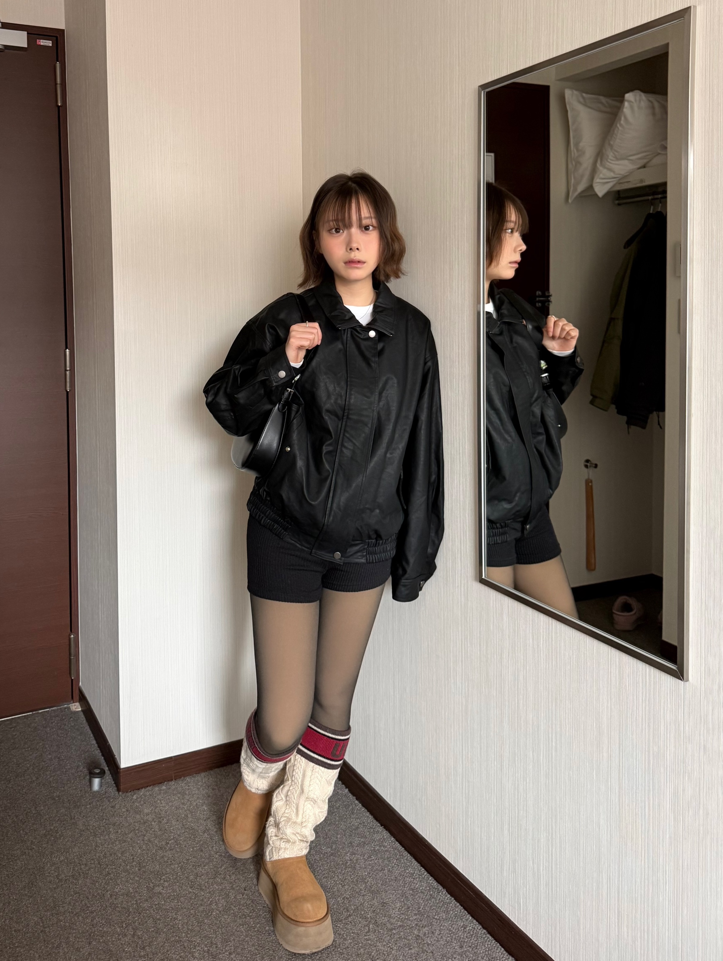 (W) UGG Classic Sweater Letter Boots Chestnut, (W) UGG Tasman Slipper Lavender Shadow 착용 스타일 - 3