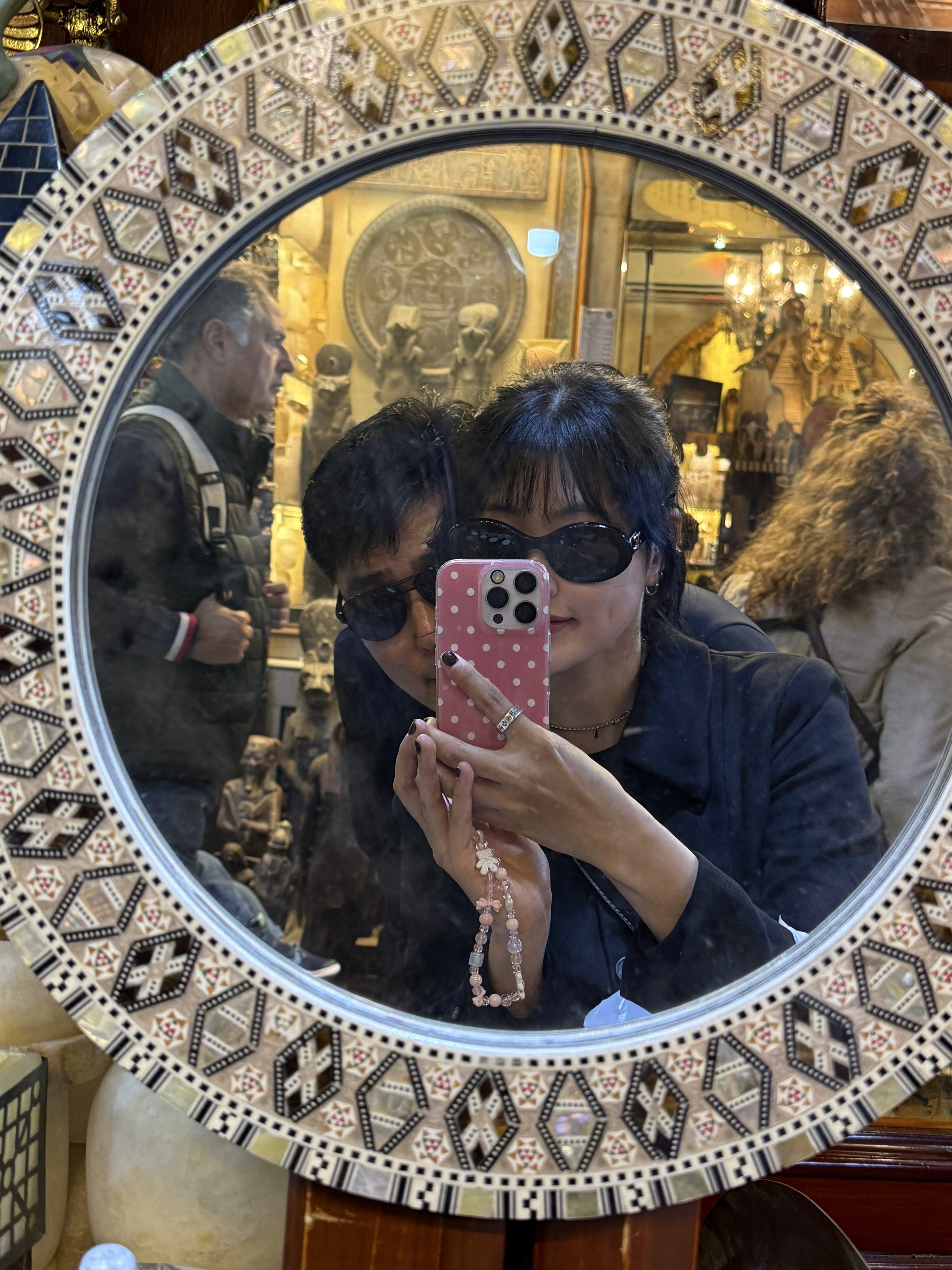 (W) Celine Triomphe 01 Sunglasses in Acetate Black 착용 스타일 - 4