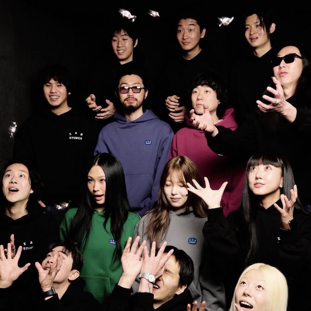 IAB Studio IAB Patch Hoodie Blue 착용 스타일 - 1