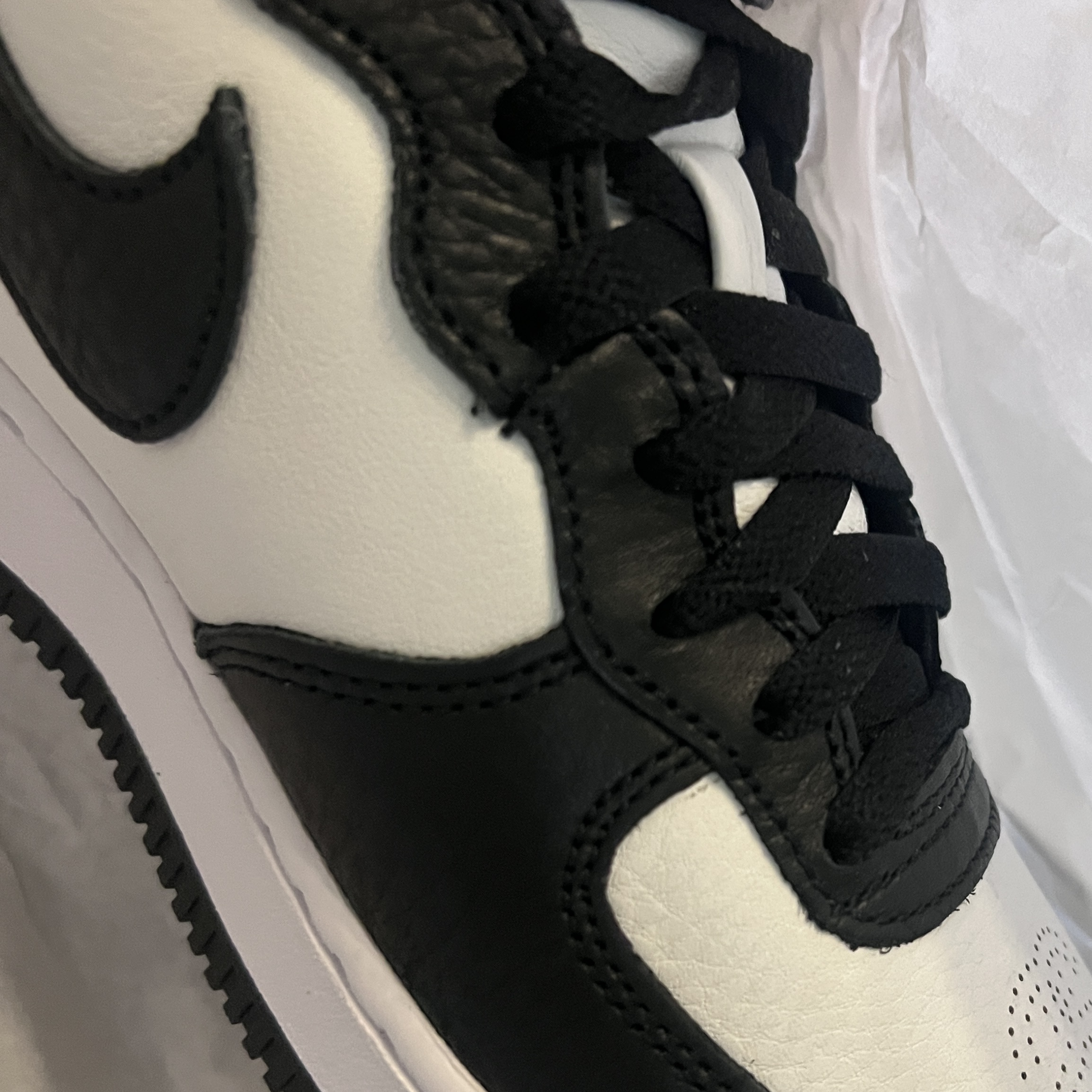 Nike x Stussy Air Force 1 '07 Mid SP Black and Light Bone 착용 스타일