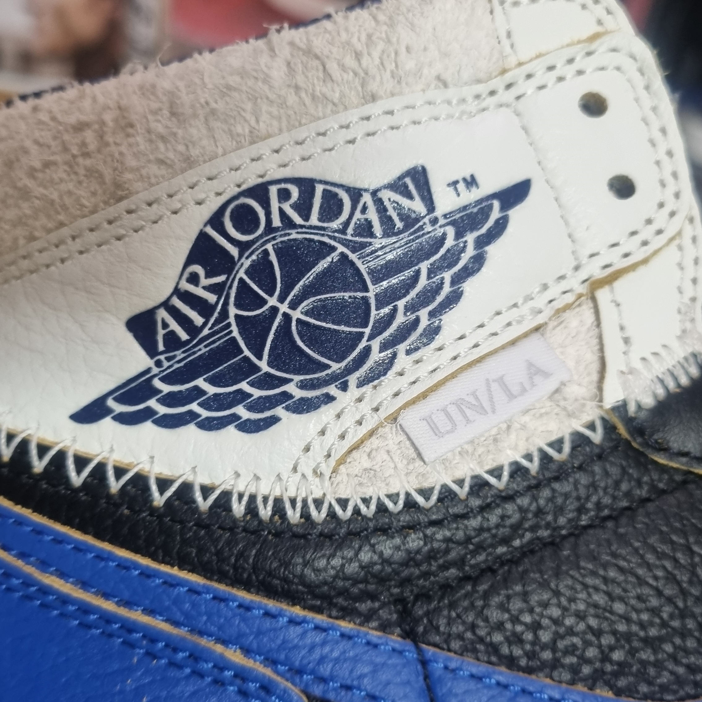 Jordan 1 x Fragment x Union LA Black and Varsity Red, Jordan 1 x Fragment x Union LA Retro High OG SP Black Navy μ°©μ© μ€νμΌ - 4