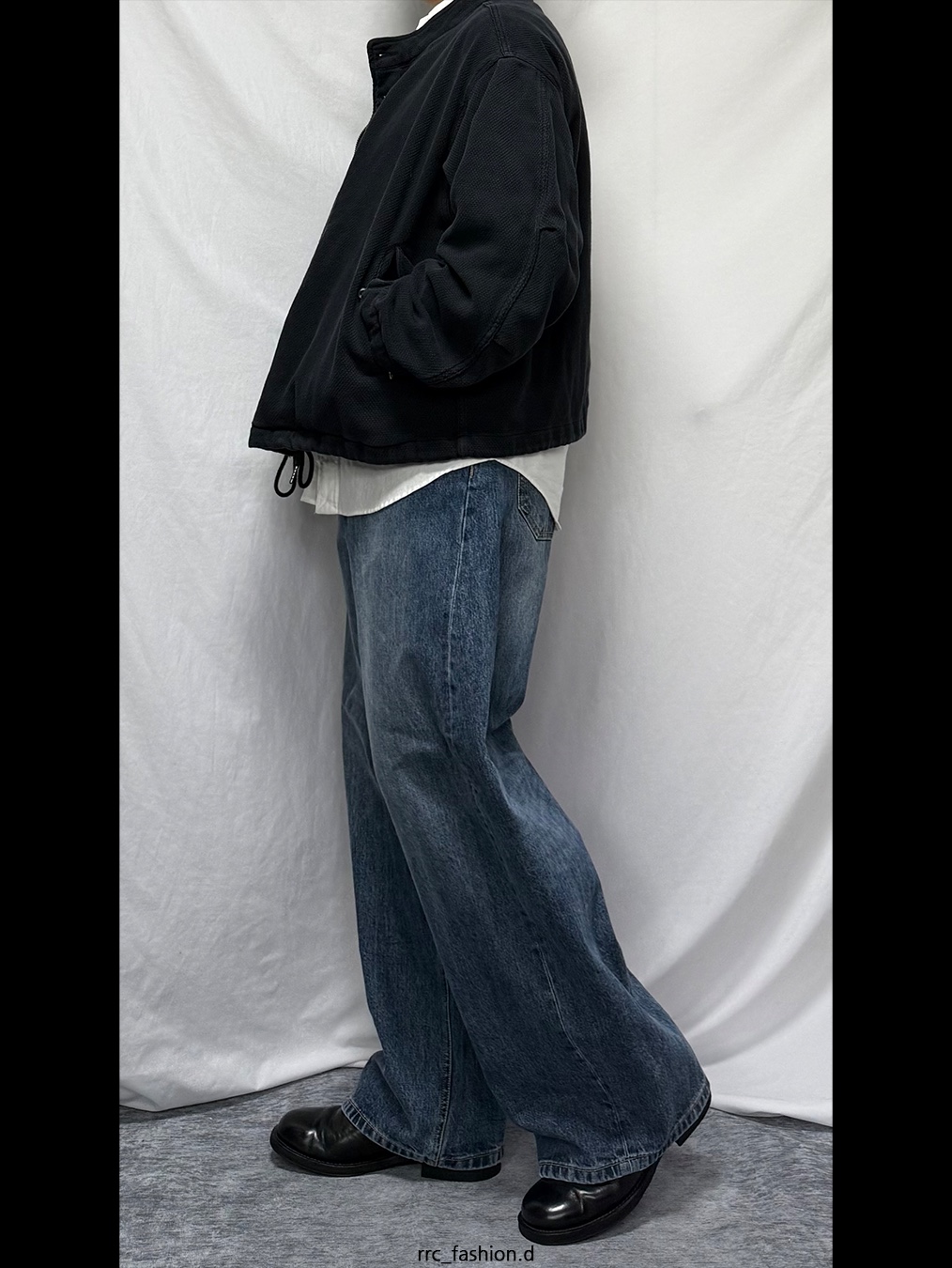 Hatchingroom Wide Curve Jeans Washed Blue 착용 스타일 - 2
