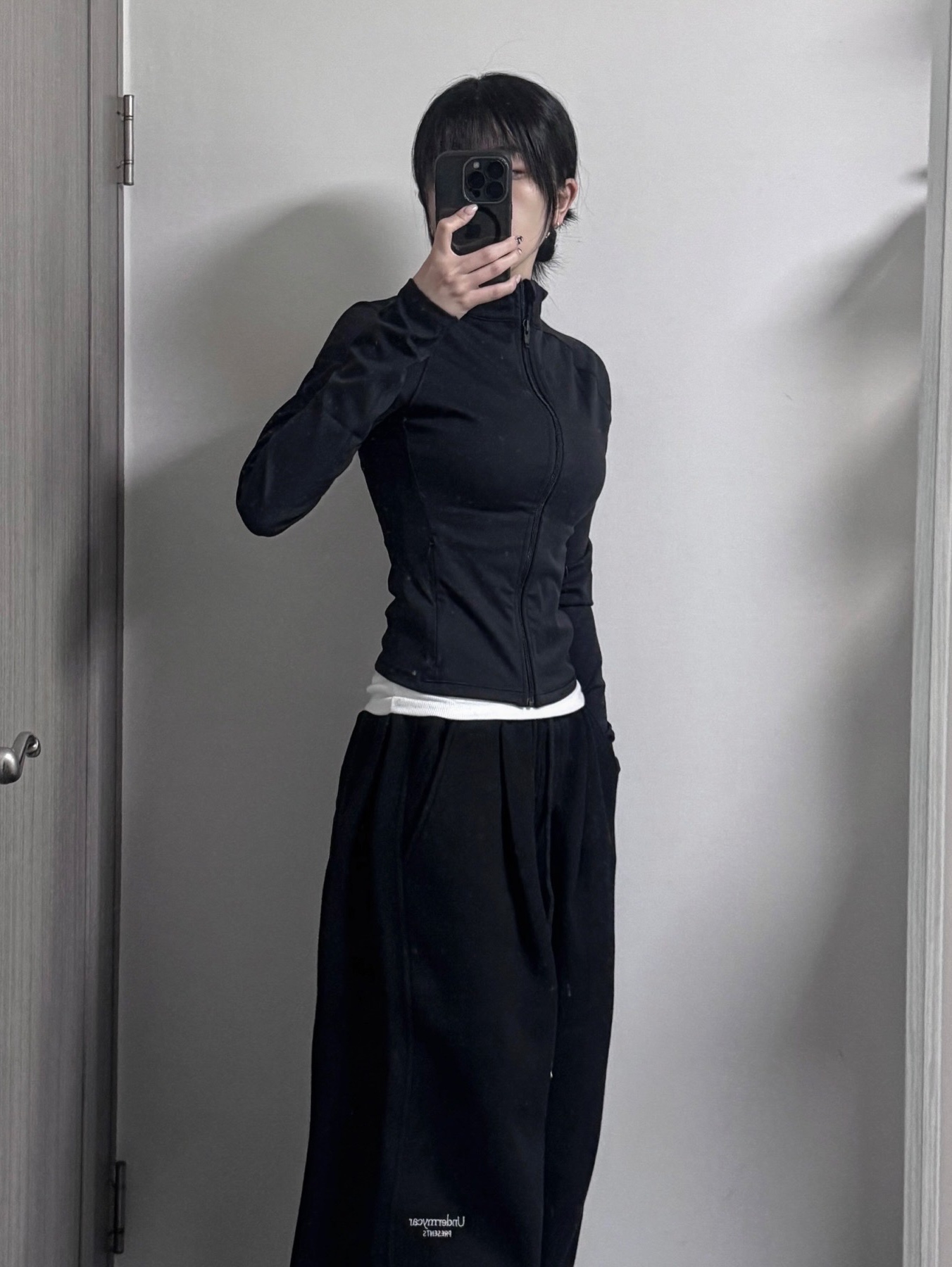 Undermycar Mu.03 Anti Fxxking Logo Play Oversized Sweat Jogger Black, Adidas Yeezy Slide Onyx 착용 스타일 - 4