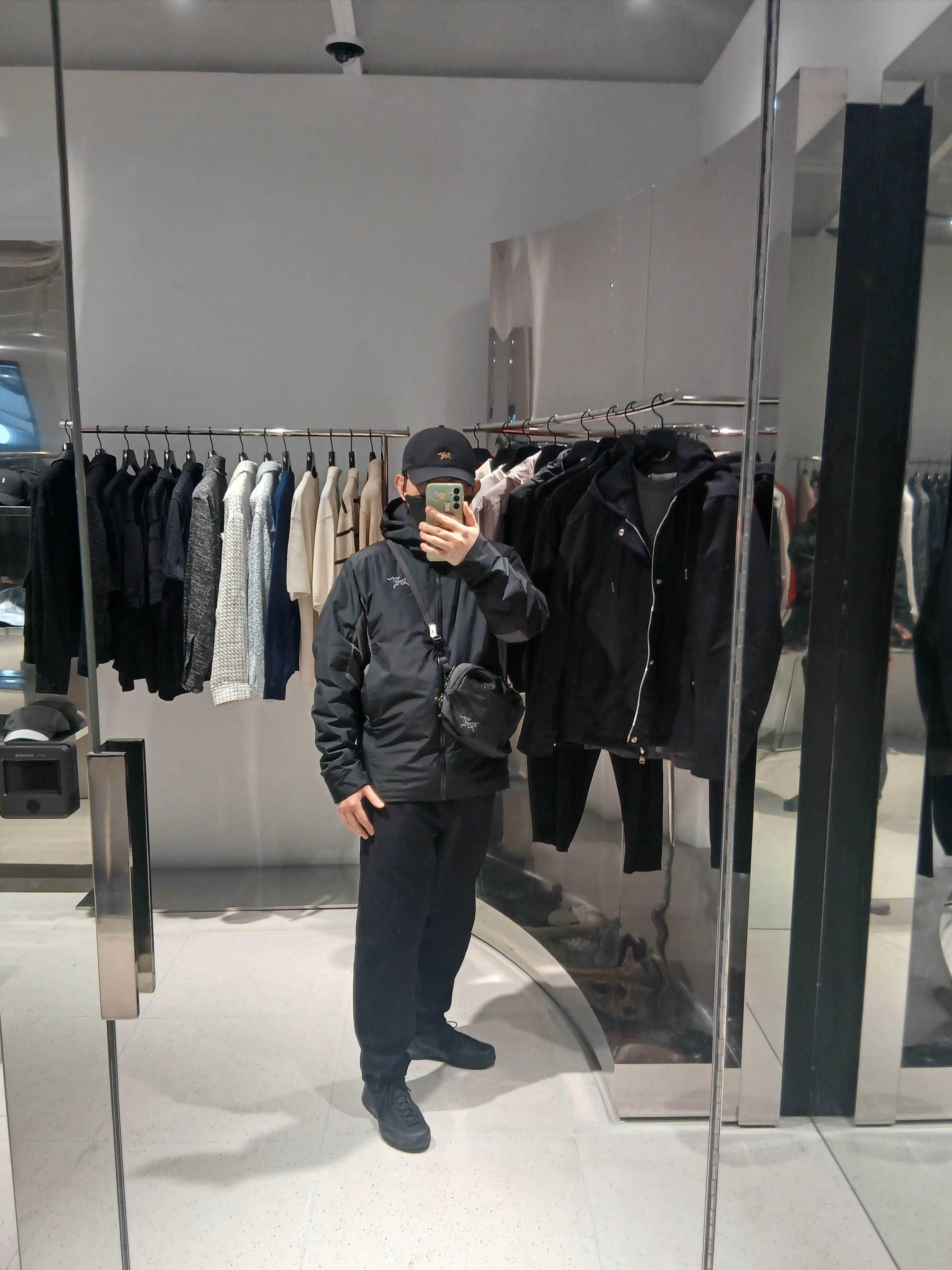 Arc'teryx Small Bird Cap Black, Arc'teryx Kyanite Pants Black 착용 스타일 - 2