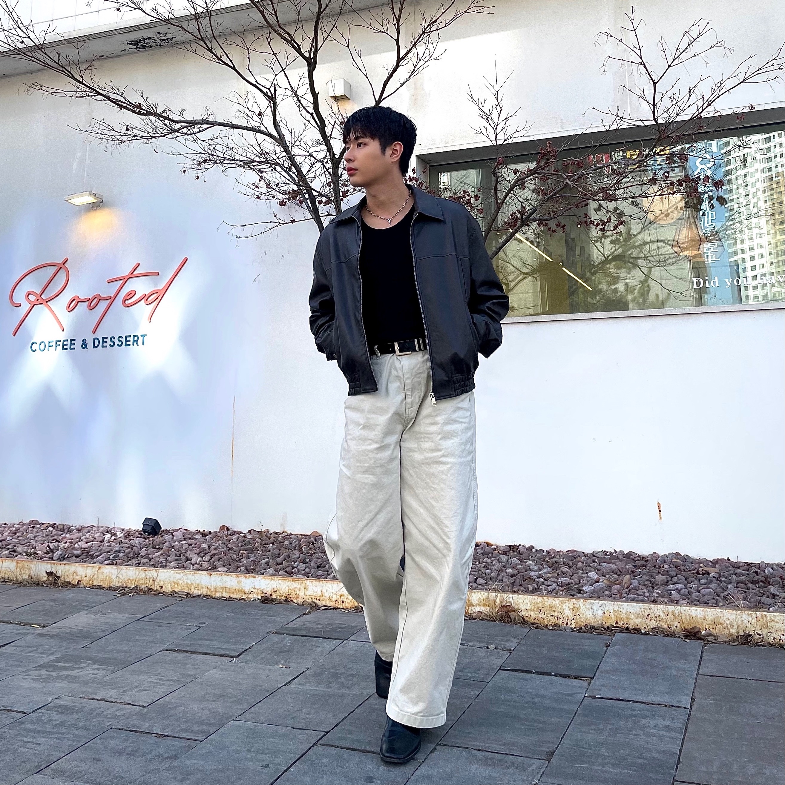 Millo Archive Reflect Curved Chino Pants Beige, Aakam Thorn Patch Sleeveless Black 착용 스타일 - 6