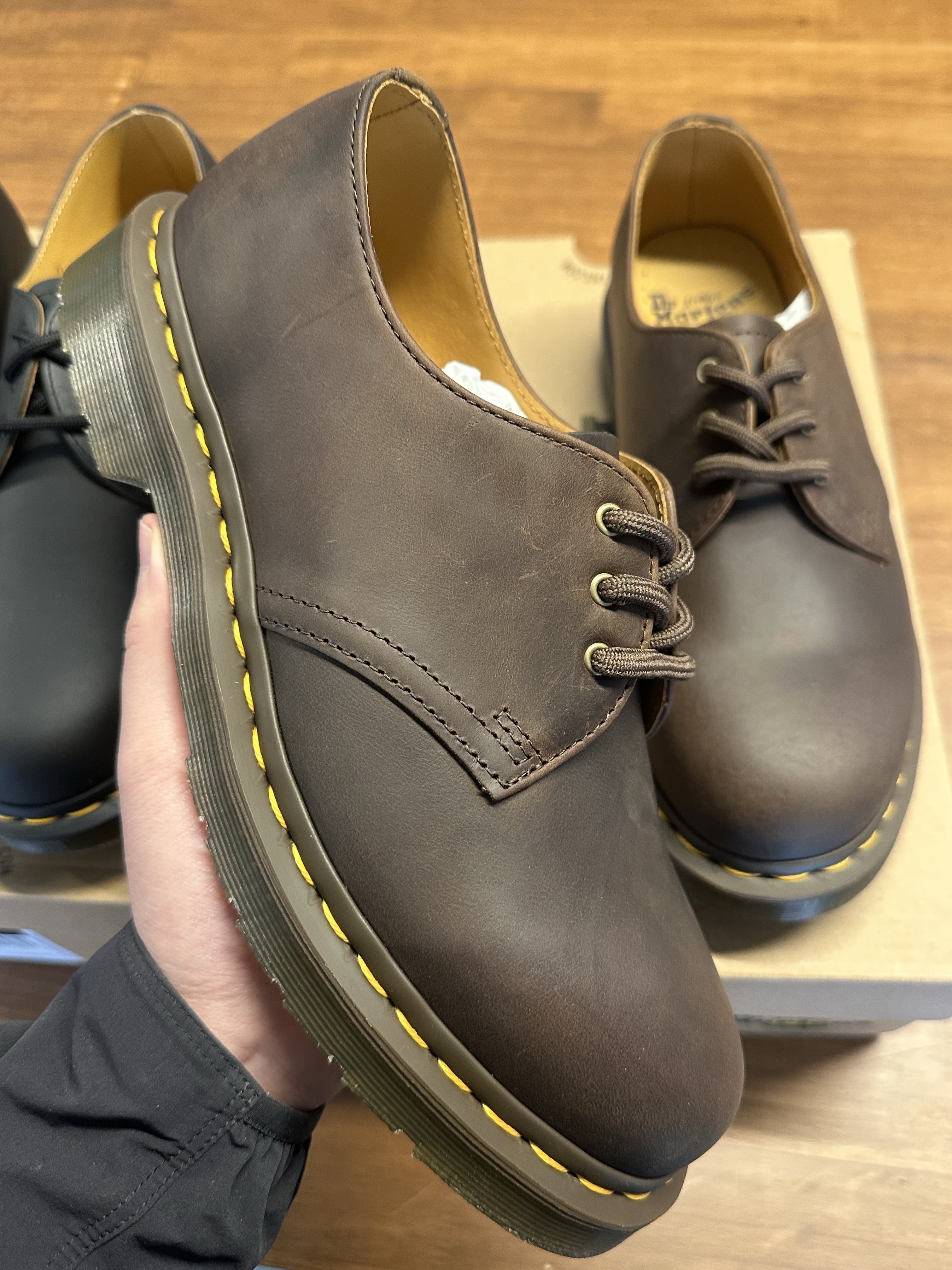 Dr. Martens 1461 Crazy Horse Dark Brown 착용 스타일