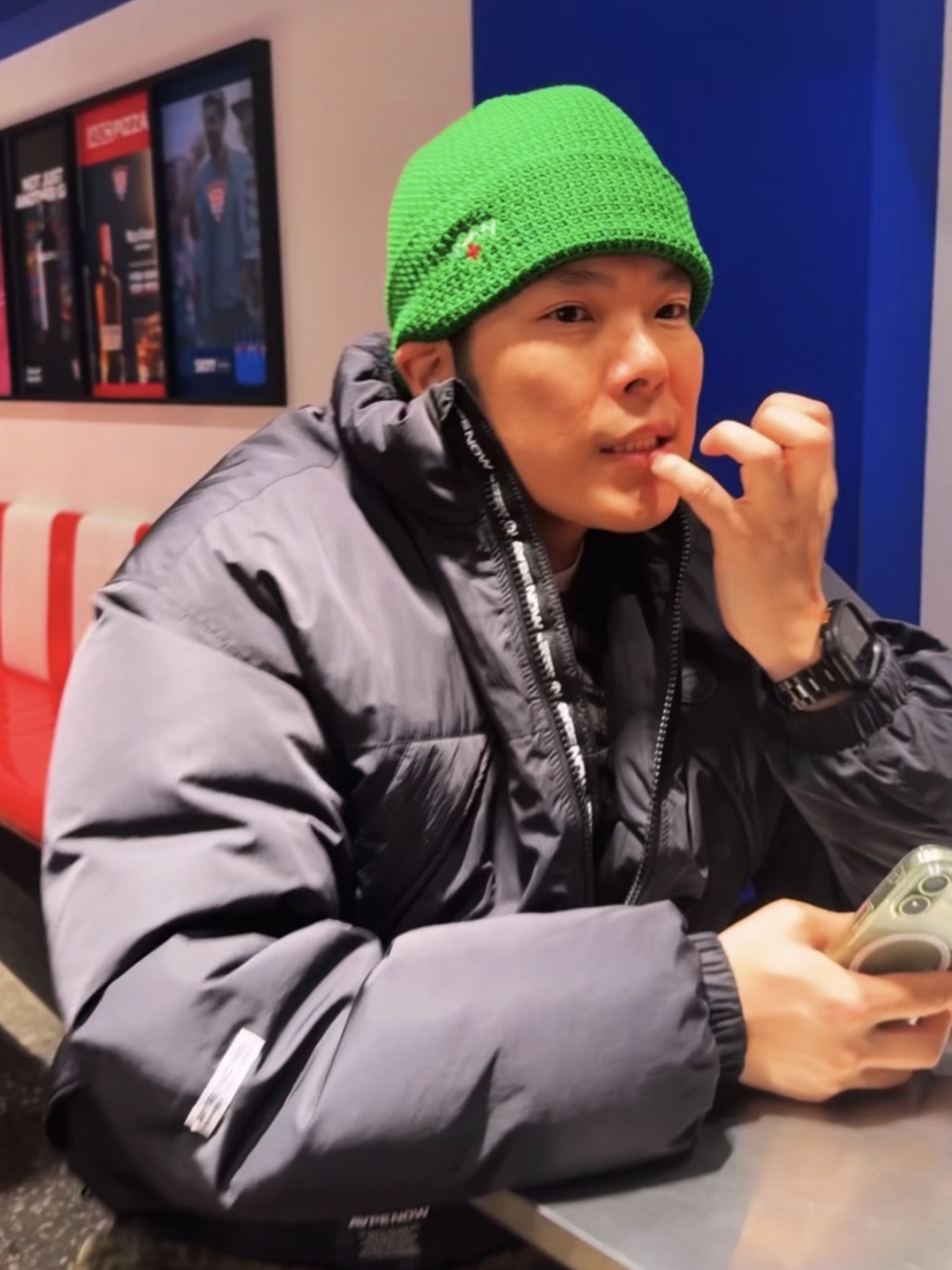 AAPE 29.5" Now Down Jacket Black - 24FW, Supreme Skyline Sequin L/S Top Night - 25SS 착용 스타일