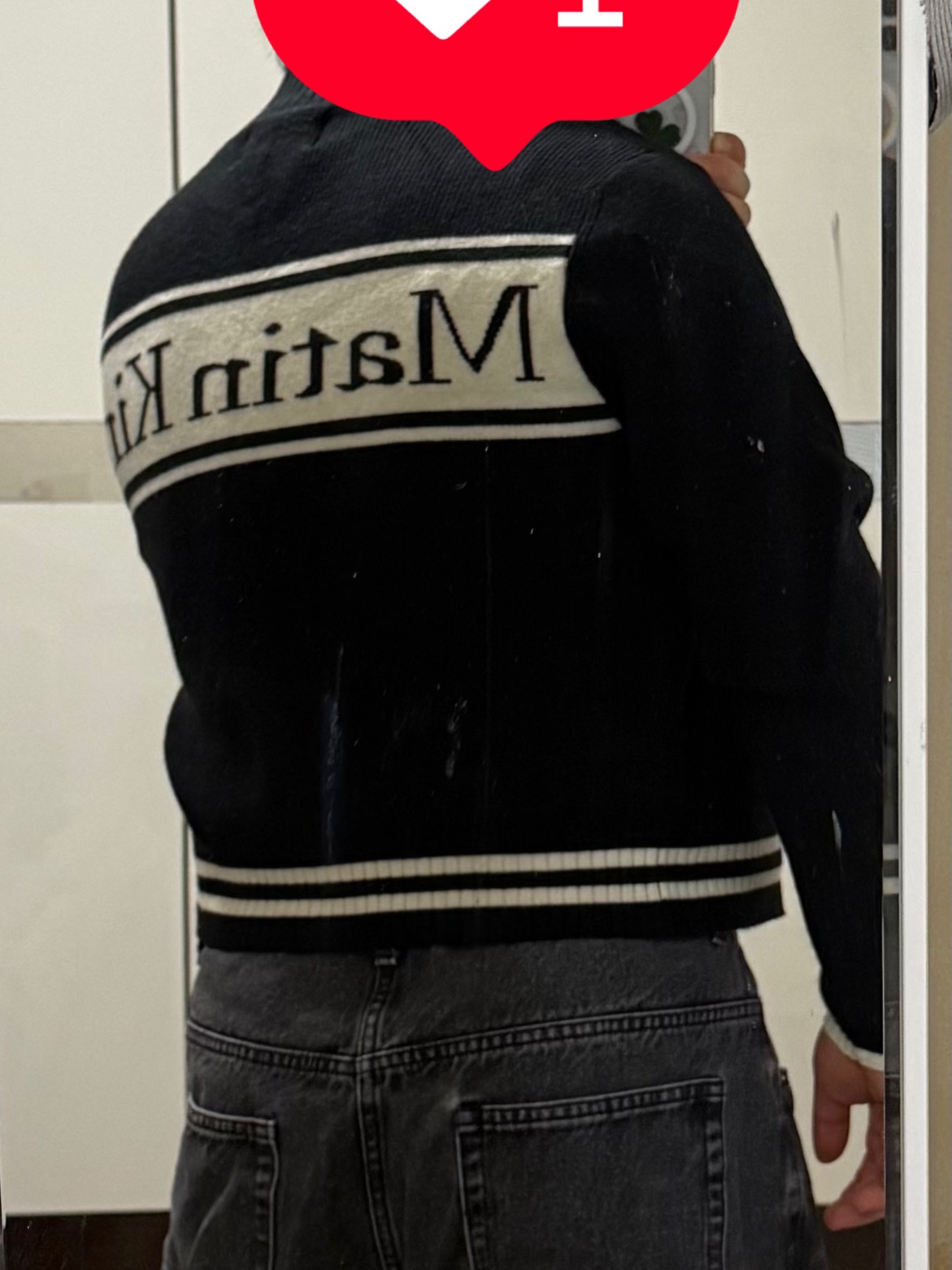 Matin Kim Spell Point Stripe Knit Cardigan Black 착용 스타일 - 3