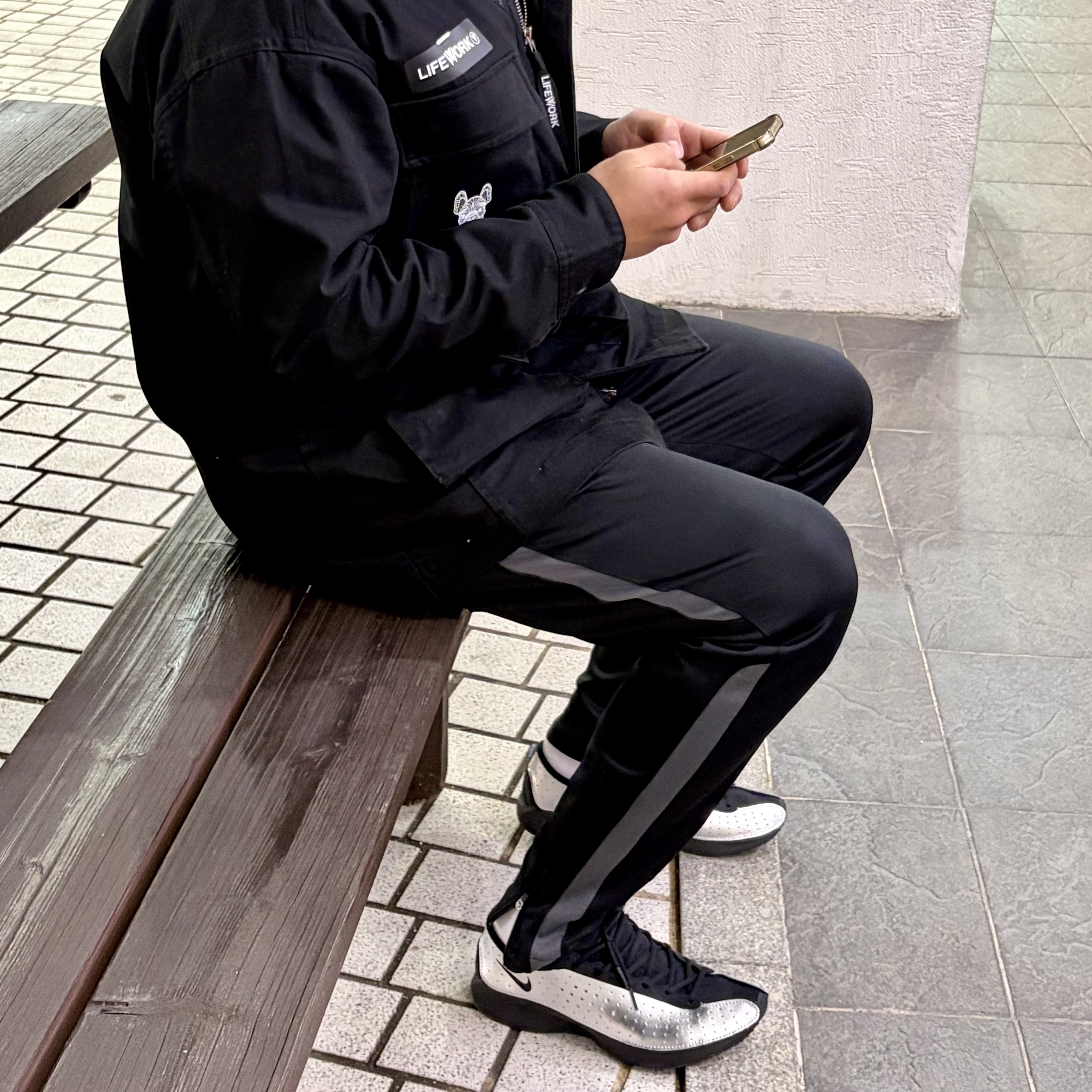 (W) Nike Air Superfly Metallic Silver and Black 착용 스타일 - 7