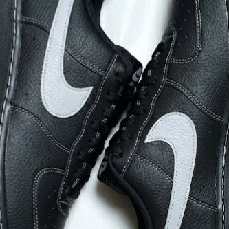 Nike Air Force 1 '07 LV8 Black Wolf Grey 착용 스타일