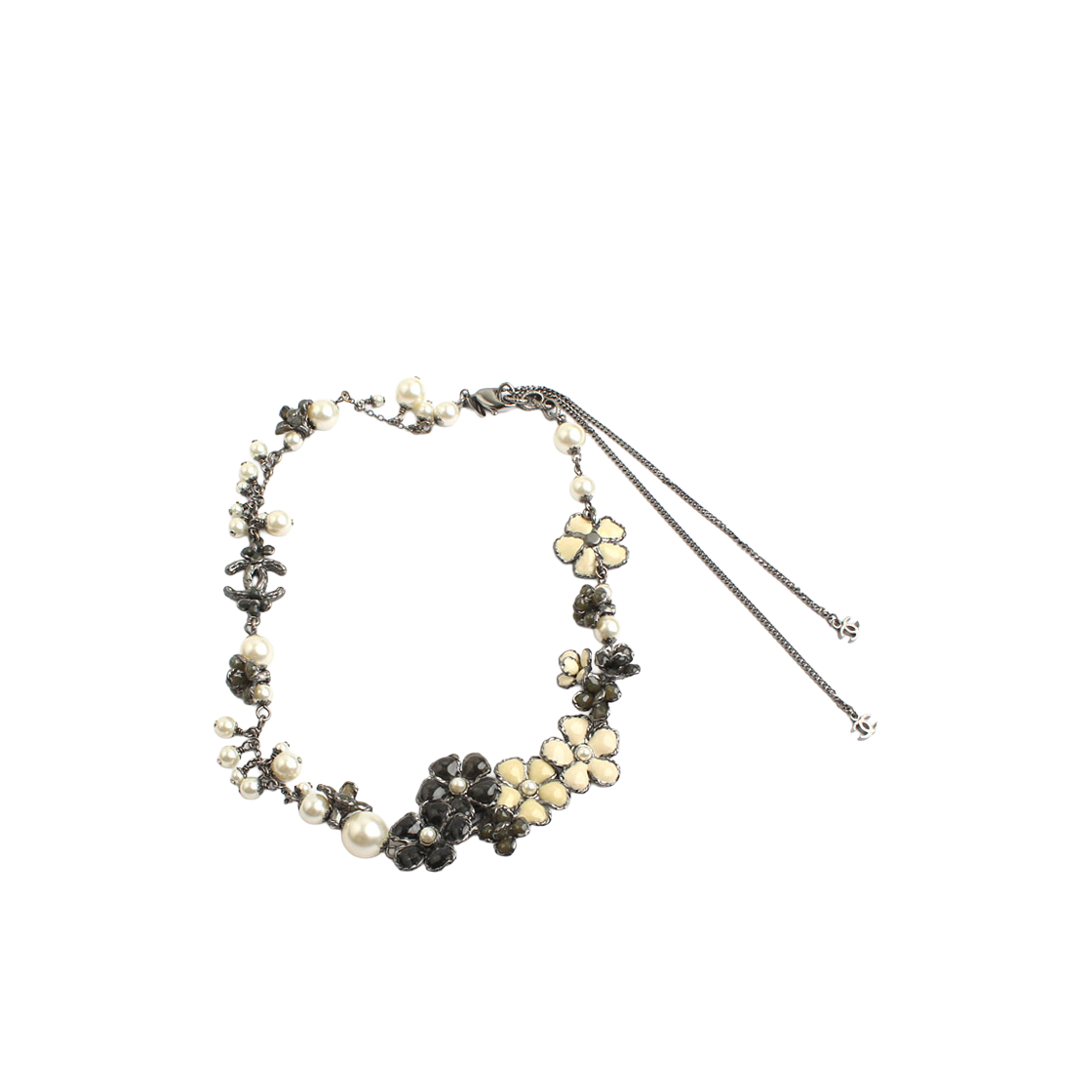 샤넬 진주 플라워 CC로고 참 은장 목걸이(Chanel Pearl Flower CC Logo Charm Silver Necklace)