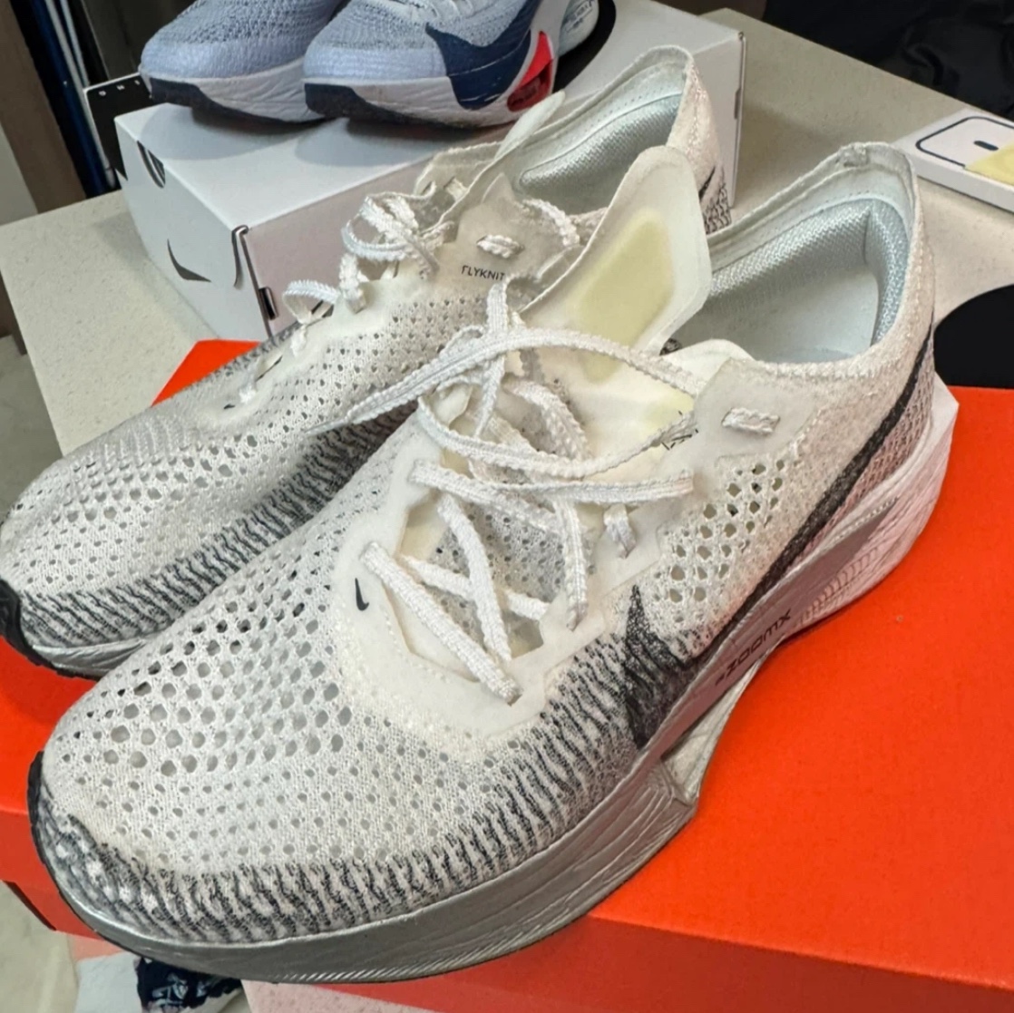Nike ZoomX Vaporfly Next% 3 White Grey 착용 스타일