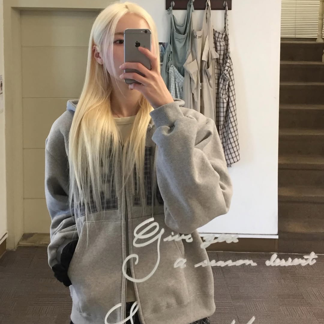 SLOW RECORD HOUSE Moment Zip-Up Hoodie Check 착용 스타일