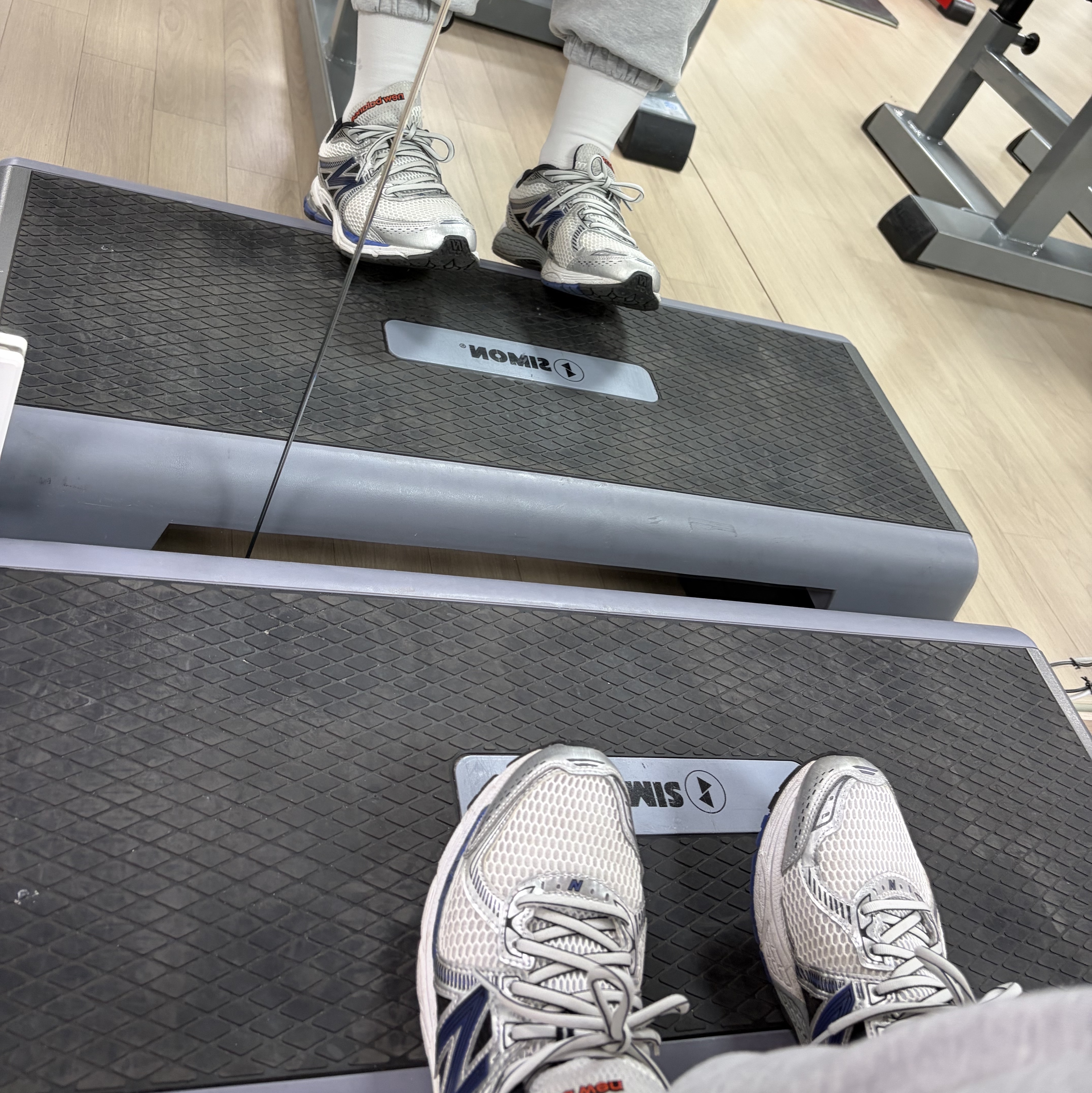 New Balance 860v2 Metallic Silver 착용 스타일