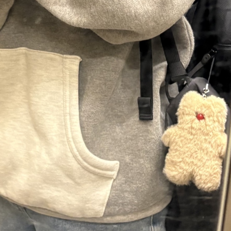 Monamhee x Amore Mall Rudolhee Phone Strap 착용 스타일