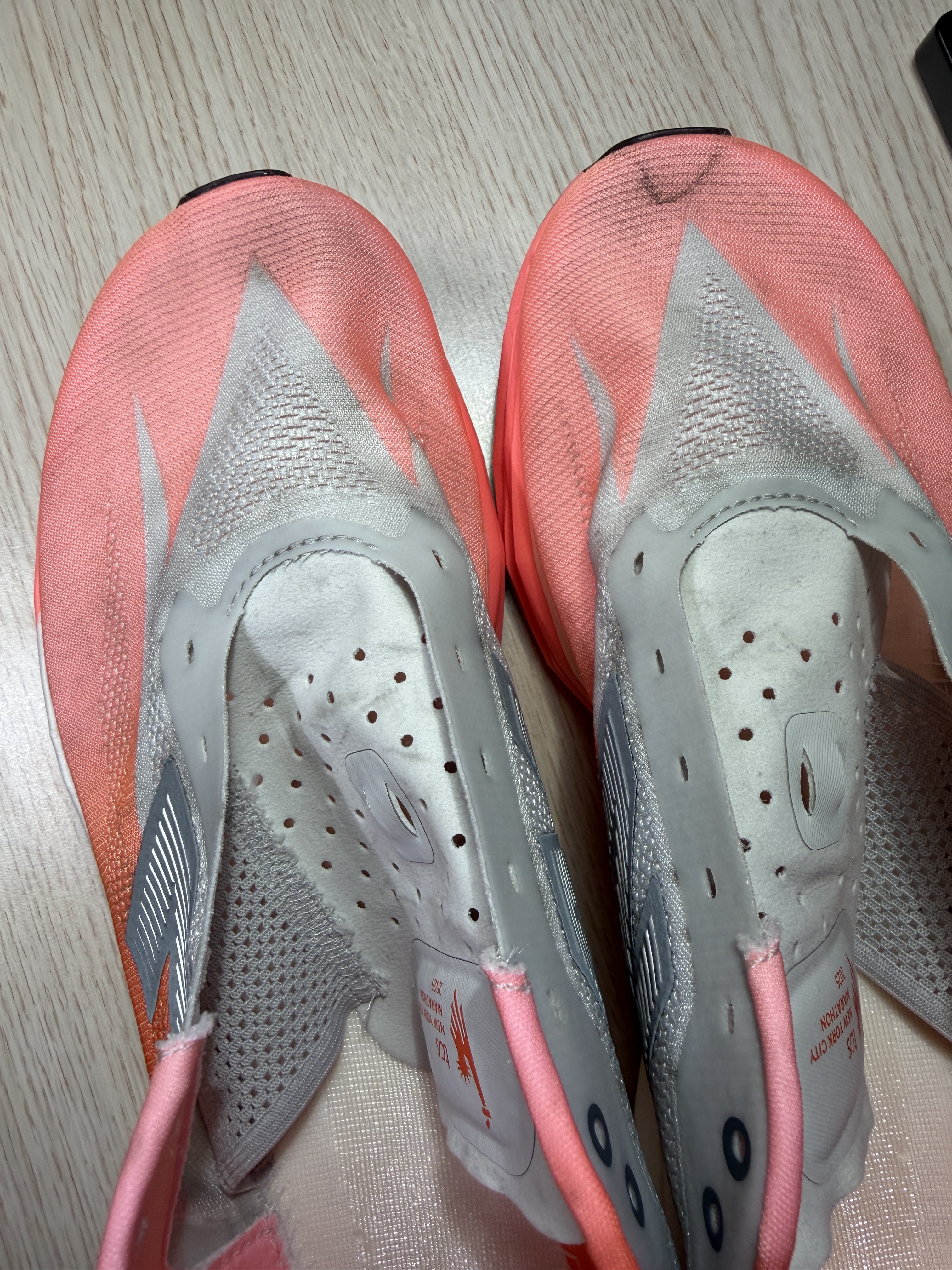 New Balance TCS NYC Marathon FuelCell SC Elite v5 Grapefruit Grey Matter - D Standard, New Balance FuelCell Rebel v5 Angora Earth Shadow Sea Salt - D Standard 착용 스타일 - 2
