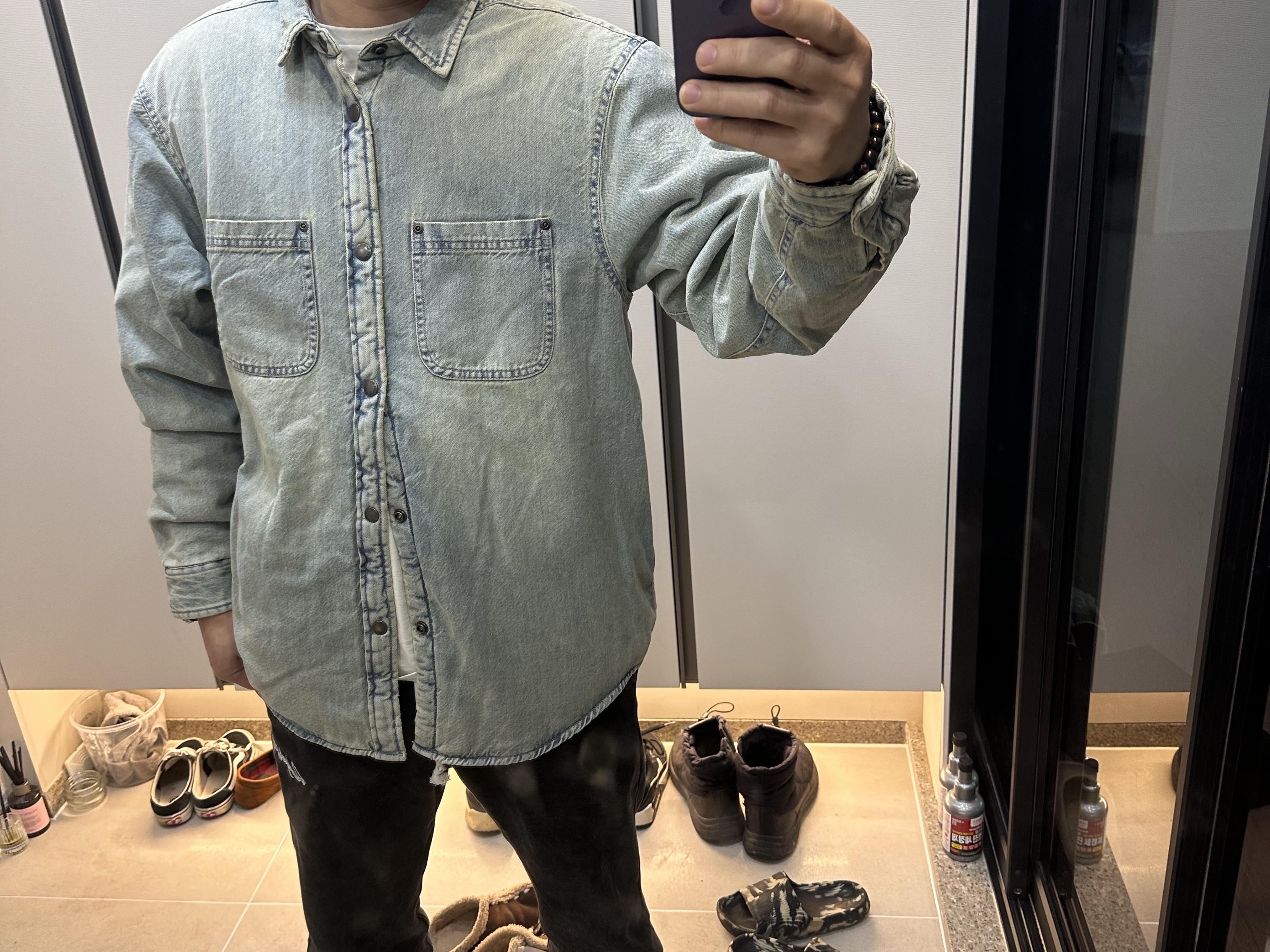 Supreme Faux Shearling Lined Work Shirt Washed Indigo Denim - 24FW 착용 스타일