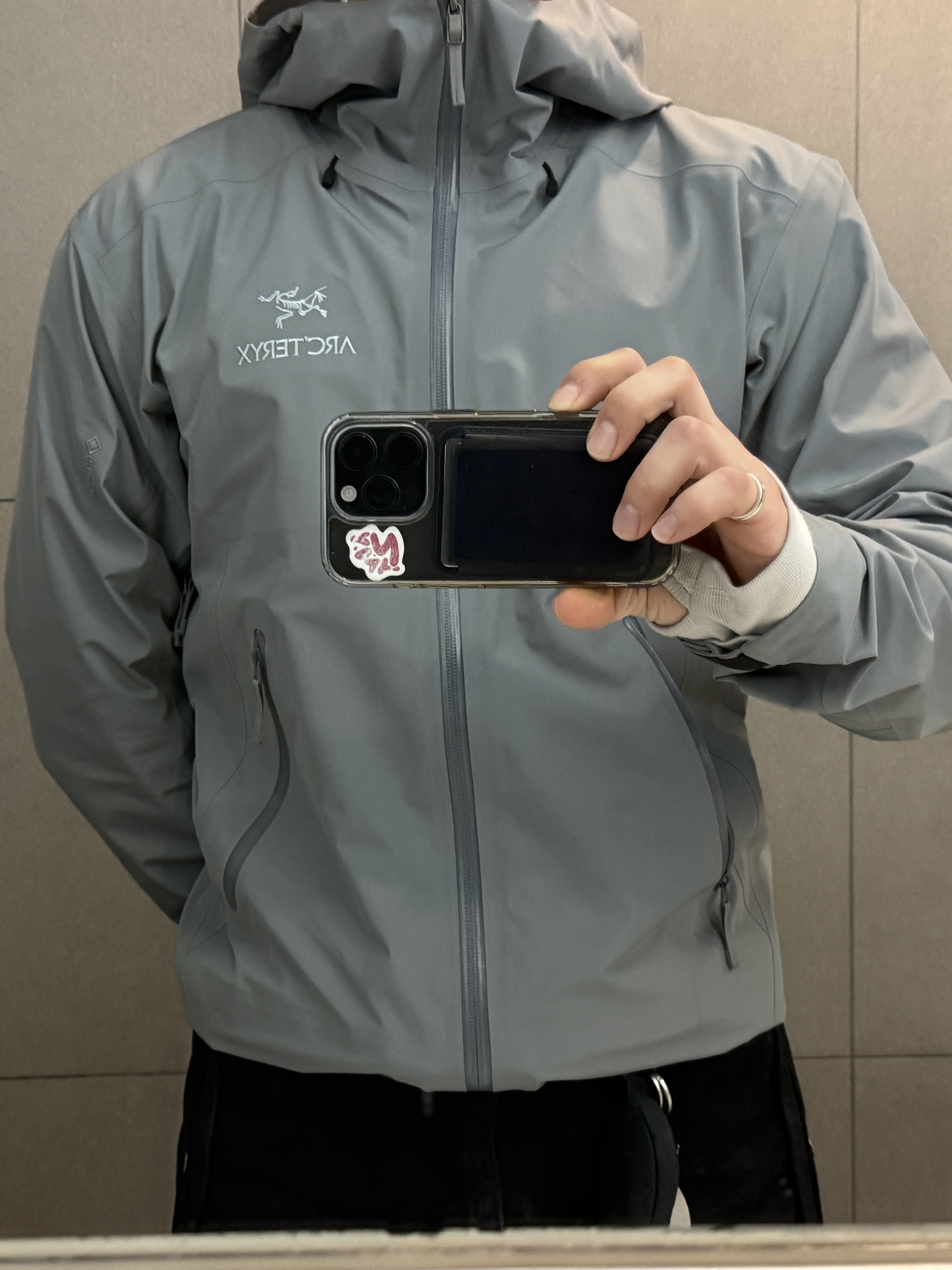 Arc'teryx Beta SL Jacket Void 착용 스타일 - 2