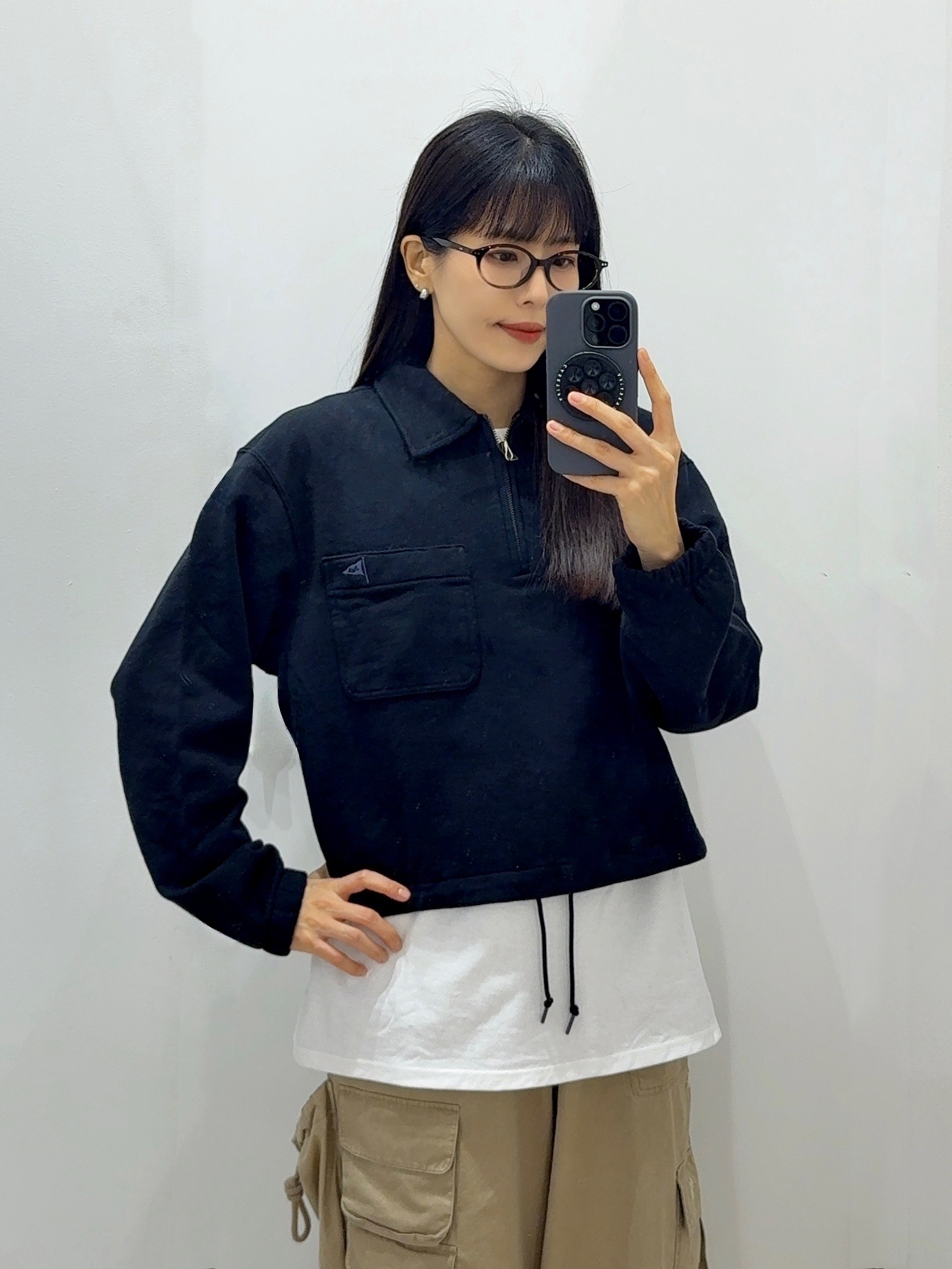 (W) Uniqlo x JW Anderson Half Zip Sweatshirt Black, Fritur Kyoto Cargo Pants Beige_F251PT01 착용 스타일 - 1