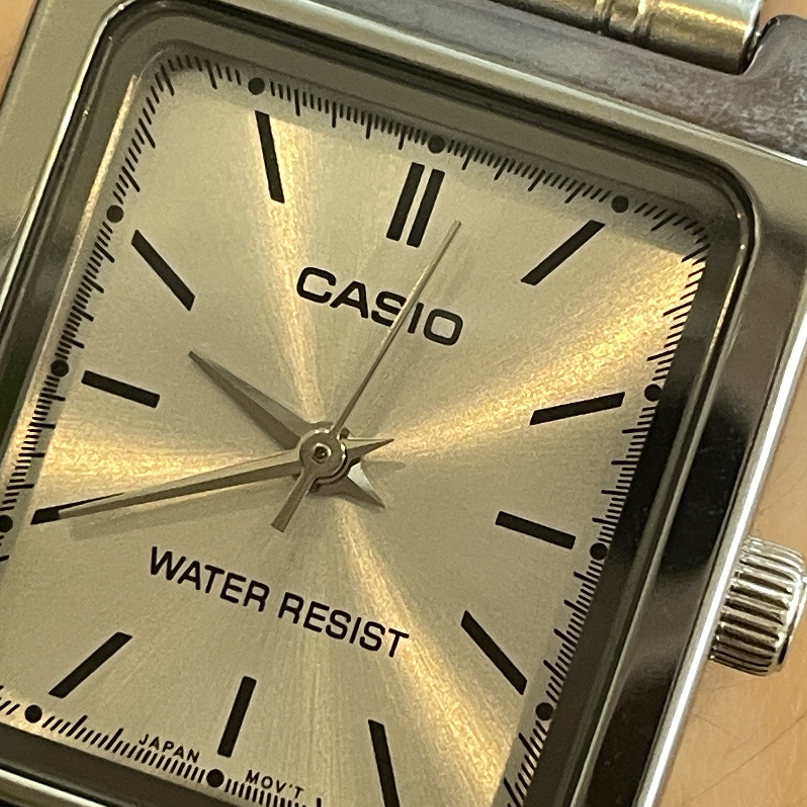 Casio LTP-V007D-2E 착용 스타일