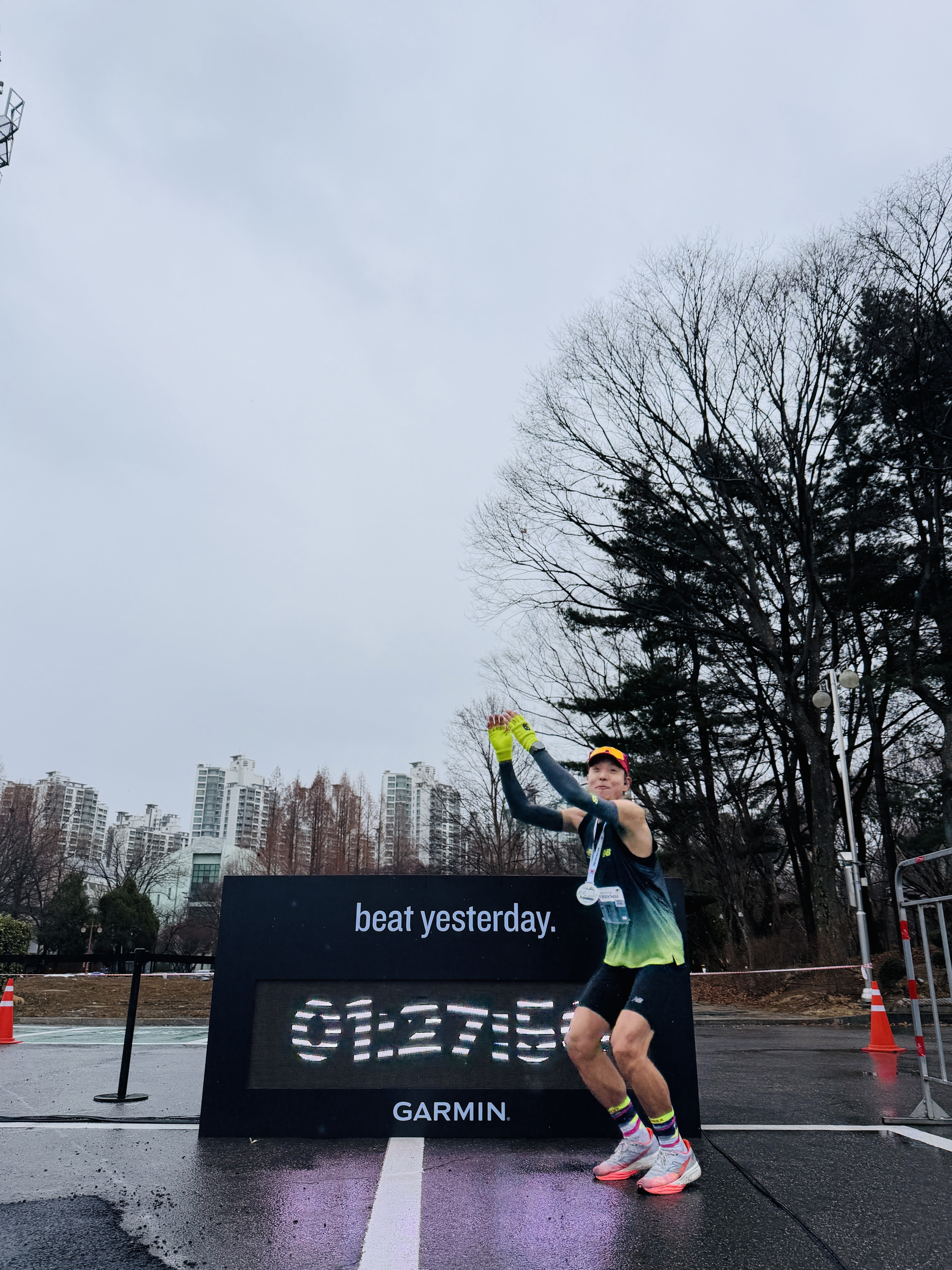 New Balance TCS NYC Marathon FuelCell SC Elite v5 Grapefruit Grey Matter - D Standard, New Balance Sleek Pocket 9 Inch Half Tights Black 착용 스타일 - 3