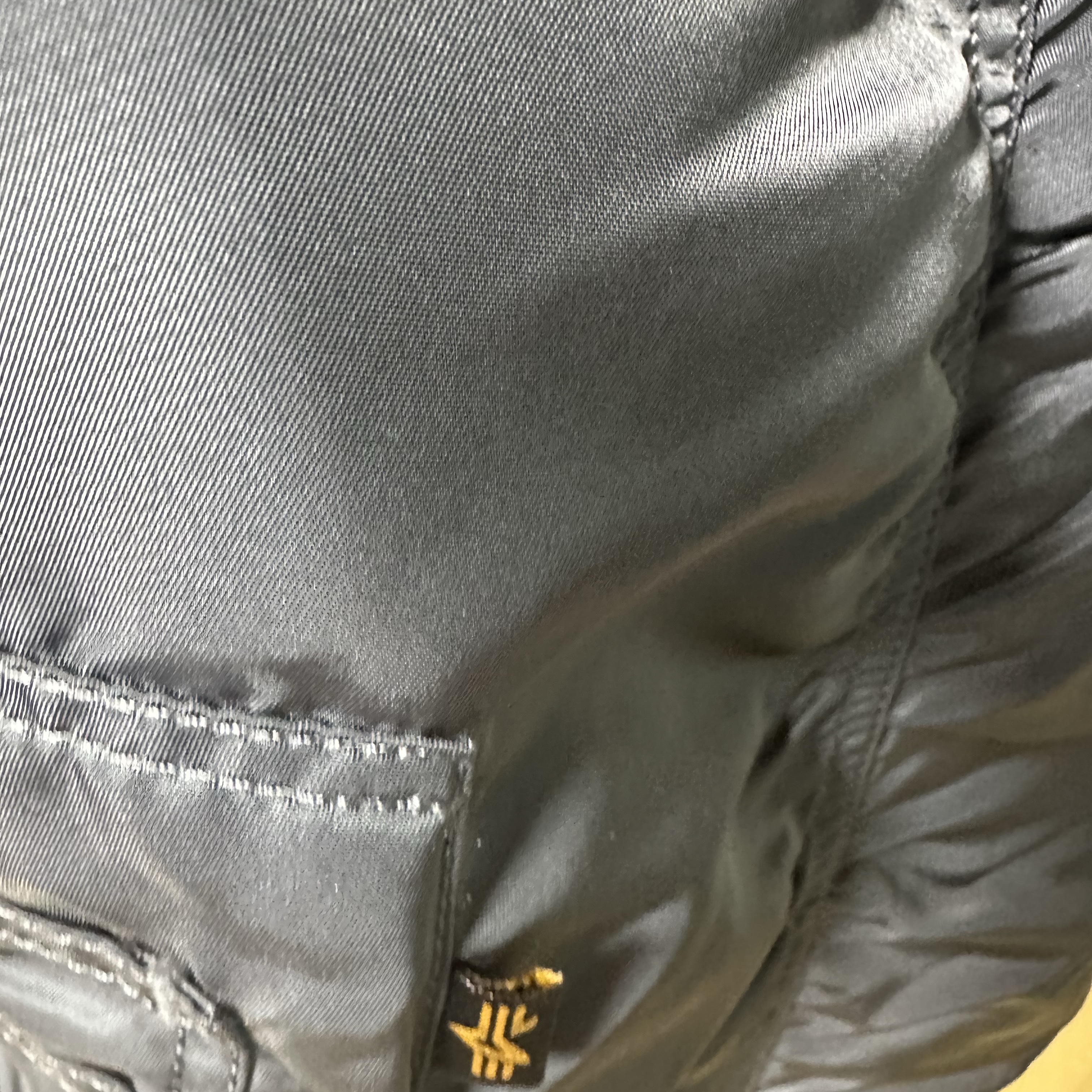 ALPHA INDUSTRIES MA-1 Flight Jacket Gunmetal 착용 스타일