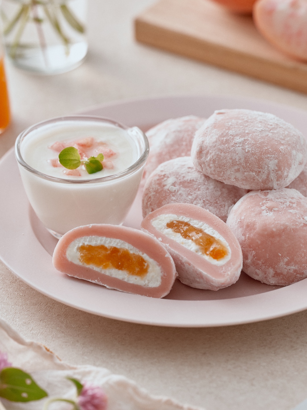 THE BAREUN TTEOK Double Chocolate Fudge Cream Tteok (60g *6EA) 1Box, THE BAREUN TTEOK Strawberry Cream Tteok (60g *6EA) 1Box 착용 스타일 - 4