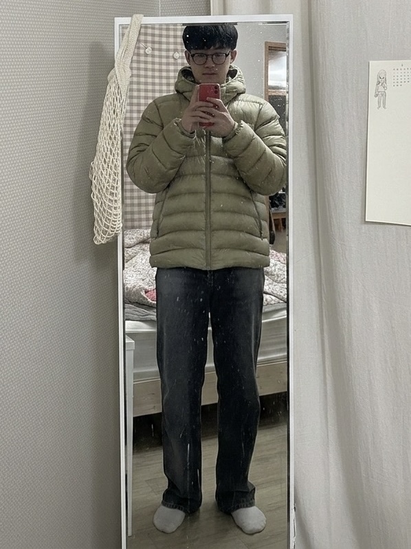 Sunlove Hooded Fly Light Down Jacket Stone 착용 스타일