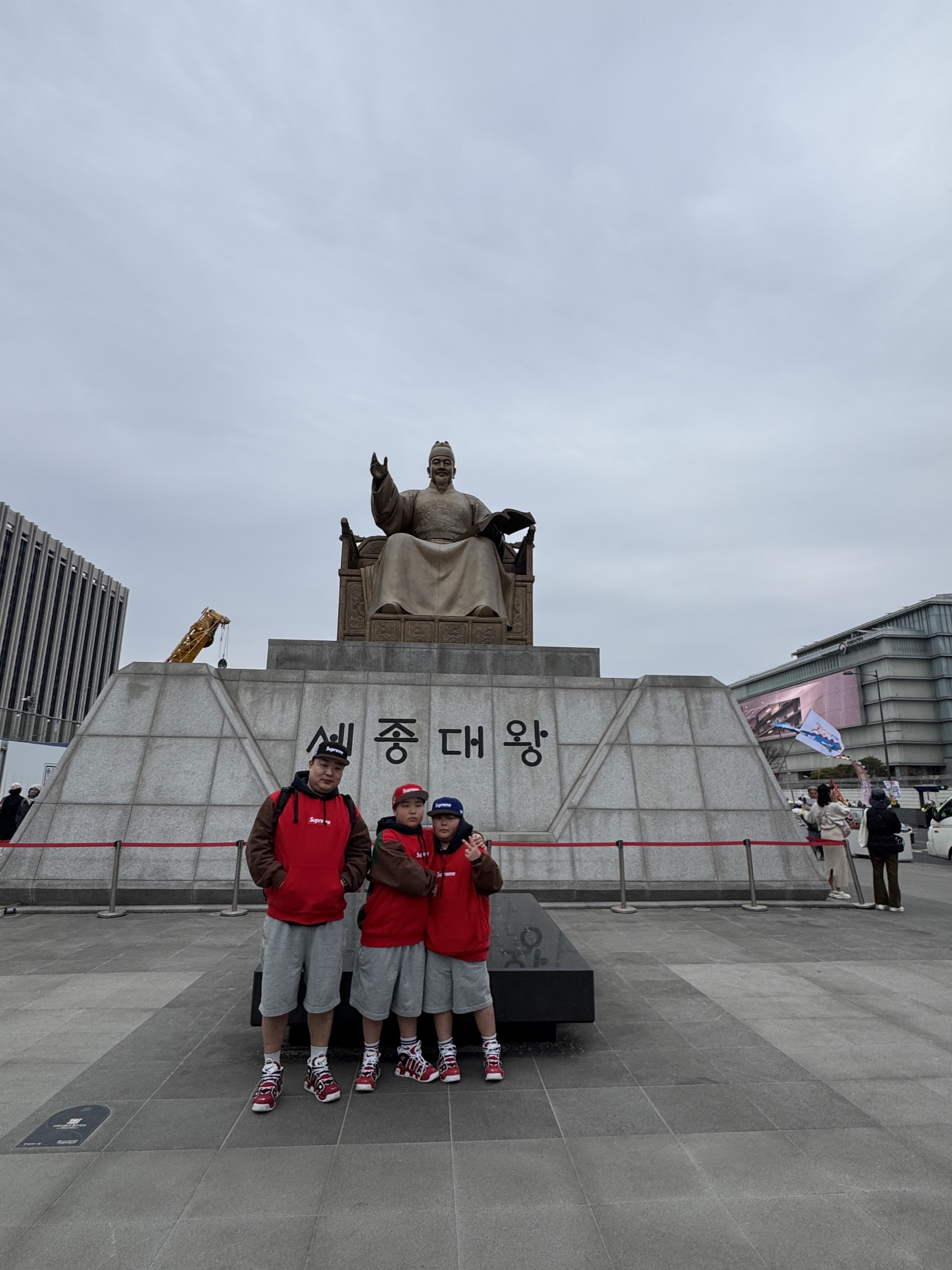 Supreme Box Logo Hooded Sweatshirt Multicolor - 24FW, Nike Air More Uptempo 96 Bulls 2021 착용 스타일 - 1