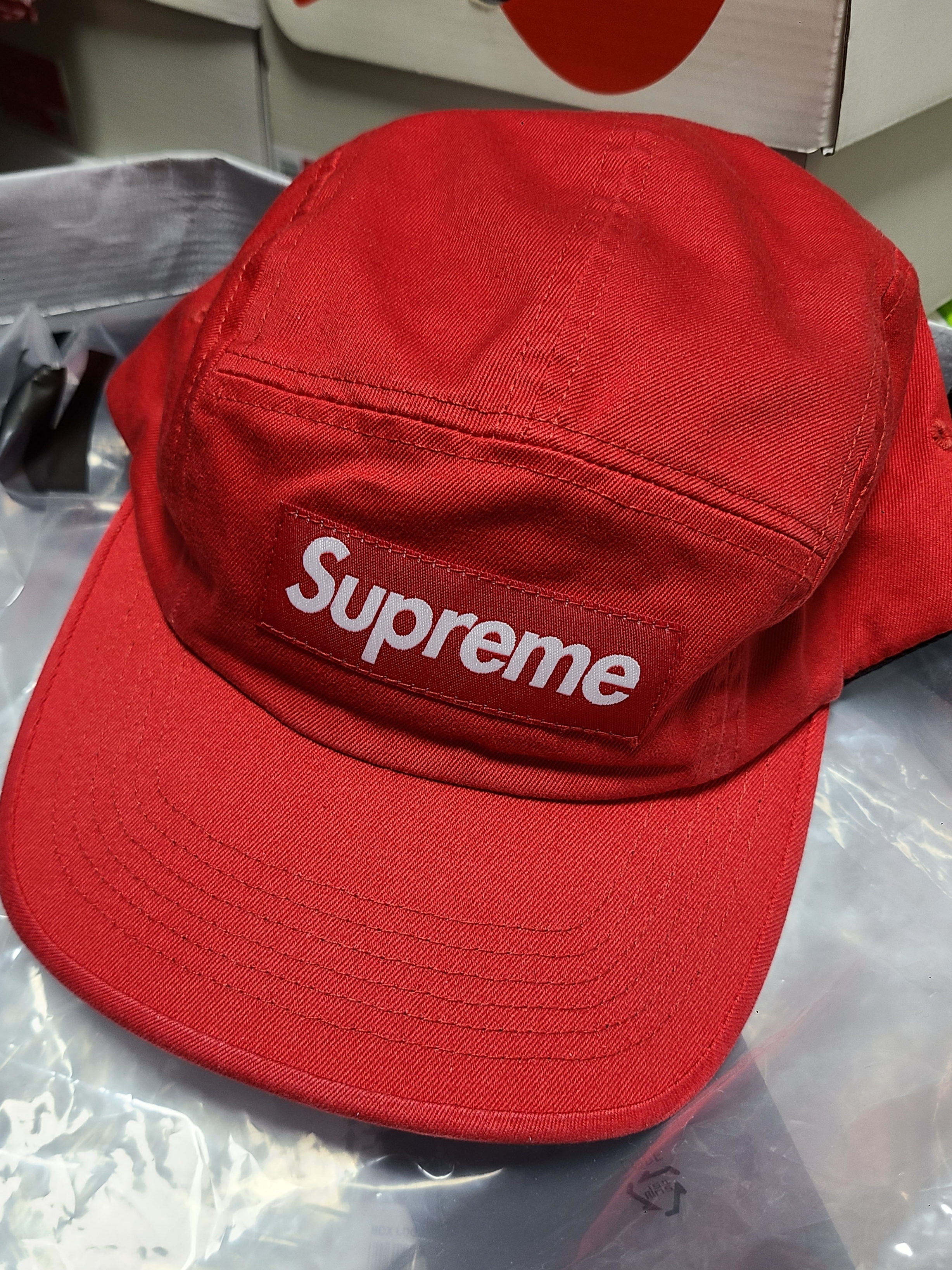Supreme Washed Chino Twill Camp Cap Red 착용 스타일