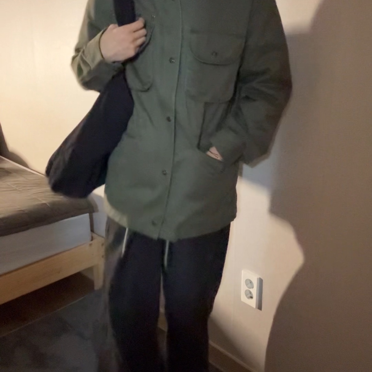 Aakam Washed Field Jacket Khaki, Thisisneverthat T-Logo Hoodie Black 착용 스타일