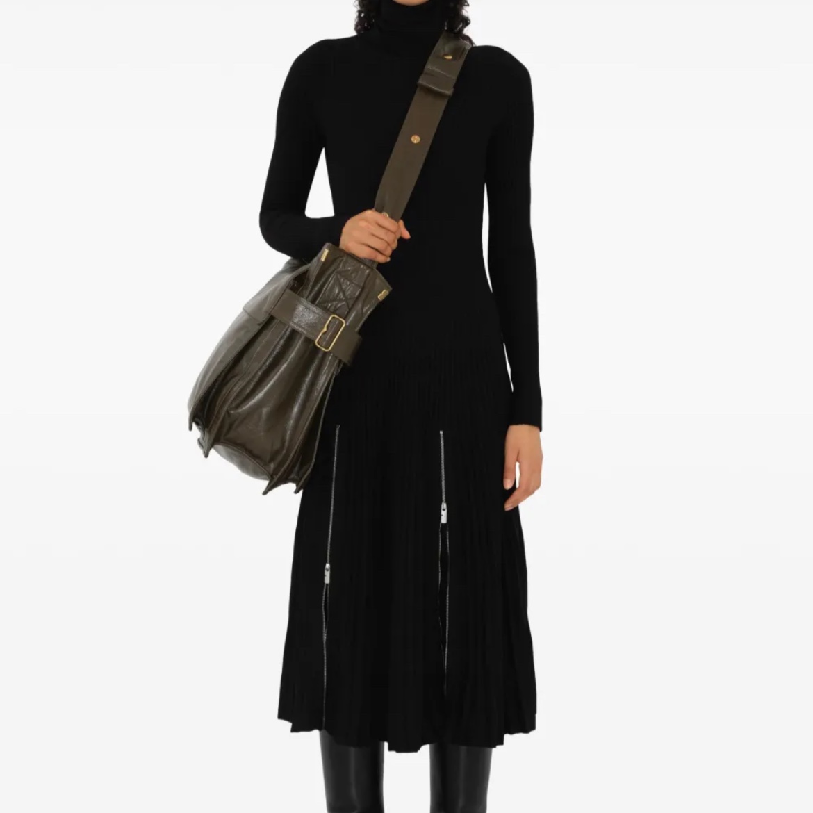 Burberry Medium Trench Tote Bag Black 착용 스타일 - 1