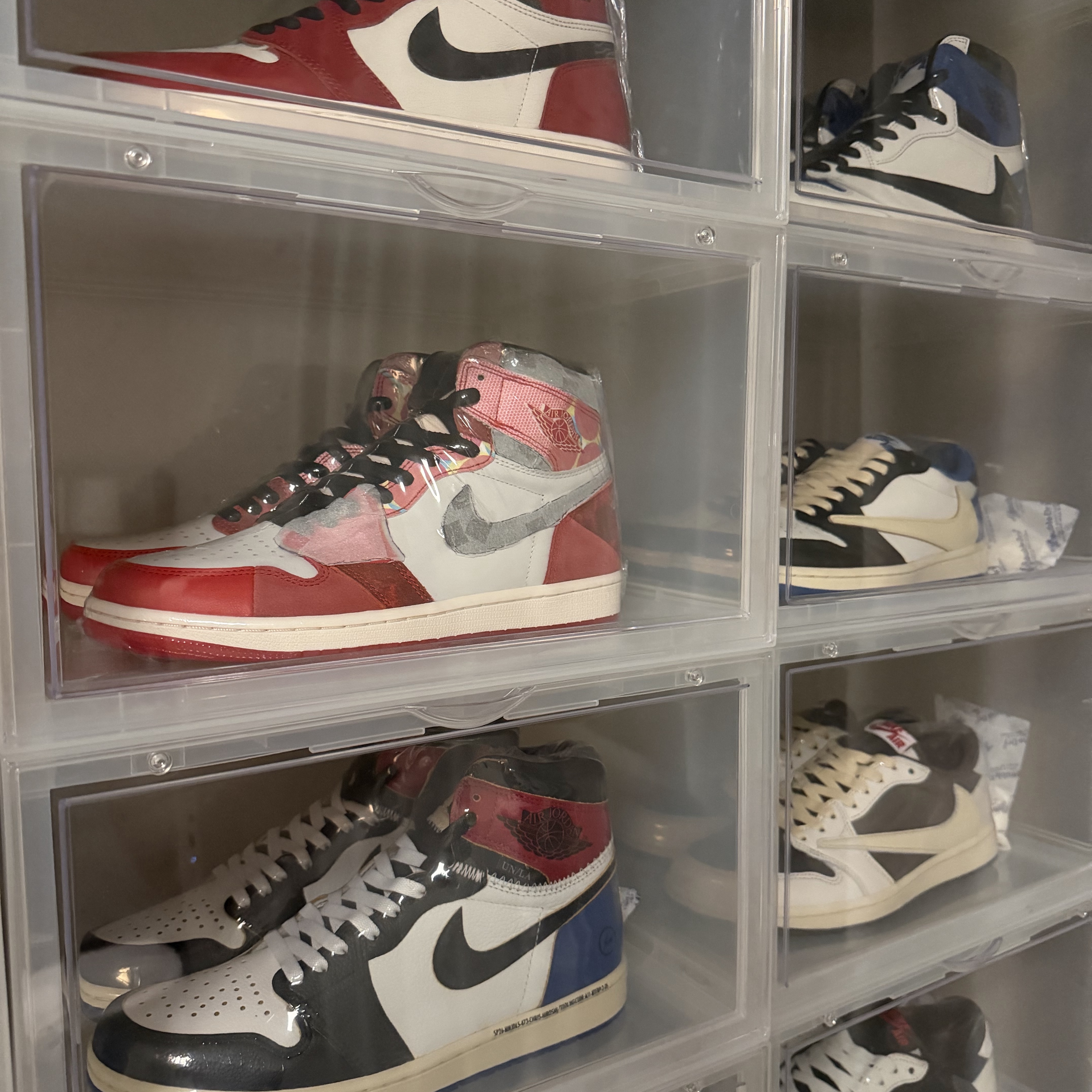 Jordan 1 x Fragment x Union LA Black and Varsity Red 착용 스타일 - 2