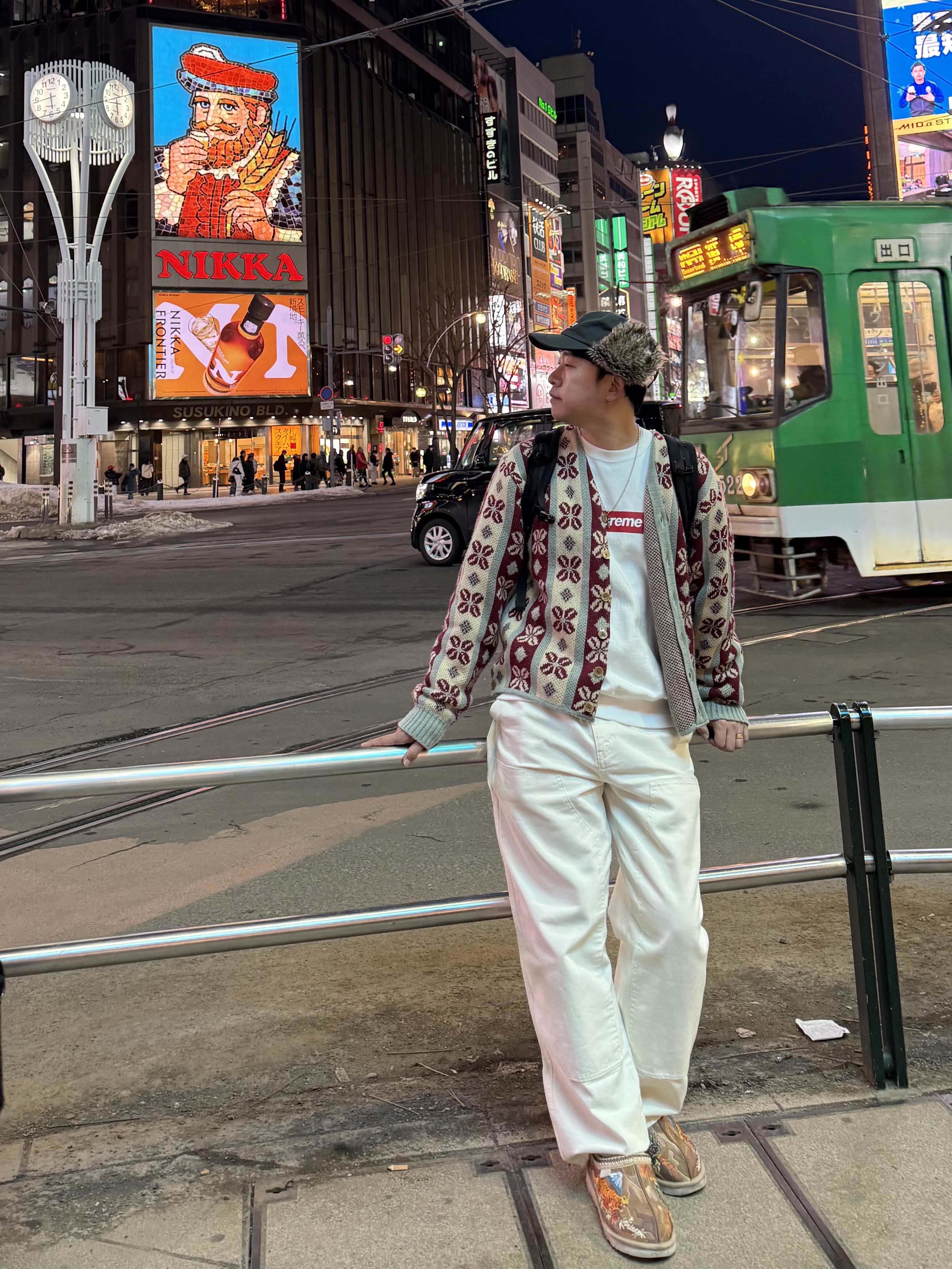 Stussy Canvas Work Pants Bone, UGG x Palace Tasman Slipper Chestnut Camo 착용 스타일