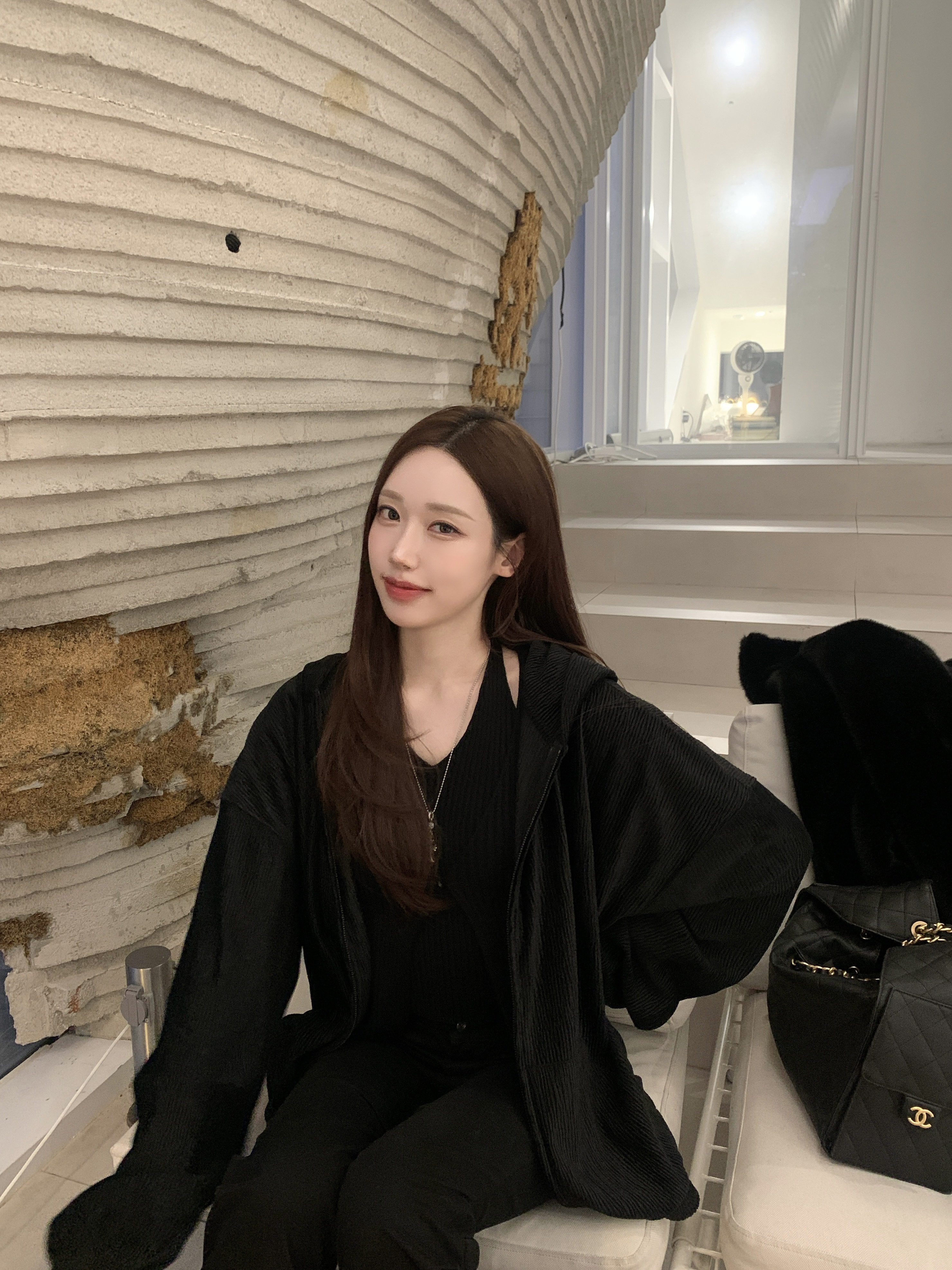 Nonnod Zen Pleats Zip Hoodie Black, Hera Sensual Nude Gloss 462 Speechless 착용 스타일 - 2