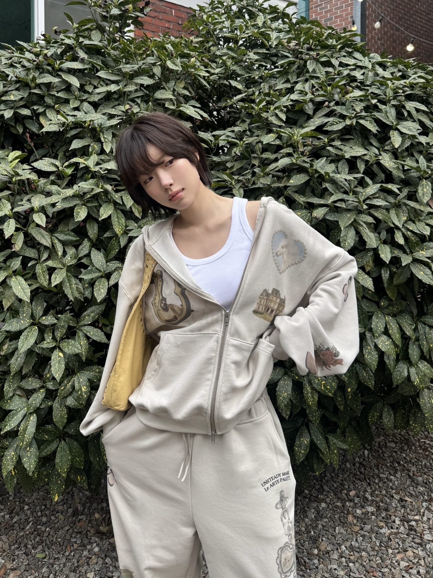Unsteadymarket Souvenir Zip up Hoodie_Sand Beige, Unsteadymarket Souvenir Sweat Pants_Sand Beige 착용 스타일 - 1