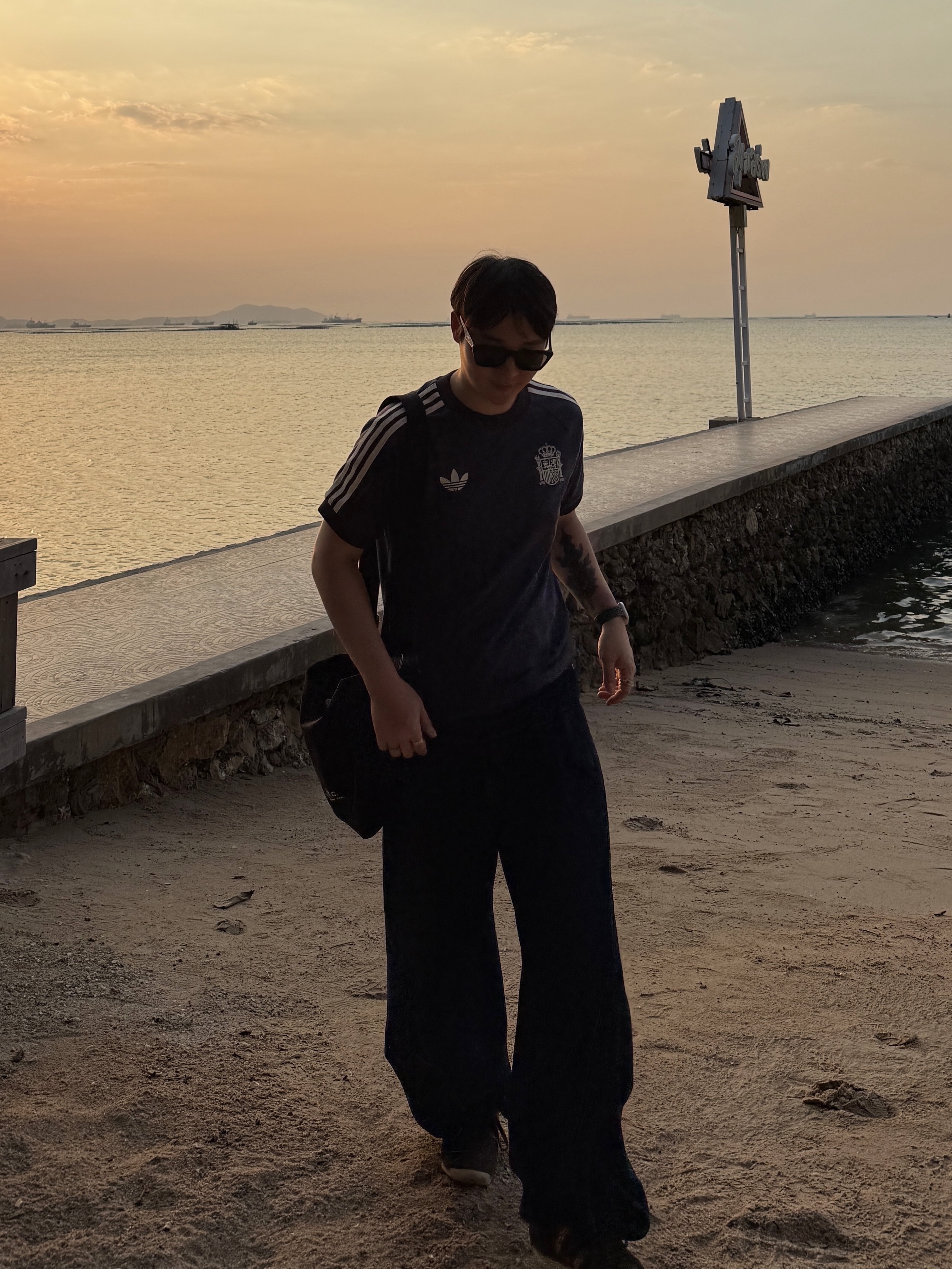 Adidas Spain Adicolor Classics 3-Stripes T-Shirt Shadow Navy - KR Sizing, Apple Watch SE 2024 40mm GPS Silver Aluminium Case with Sport Band S/M Denim (Korean Ver.) 착용 스타일 - 1