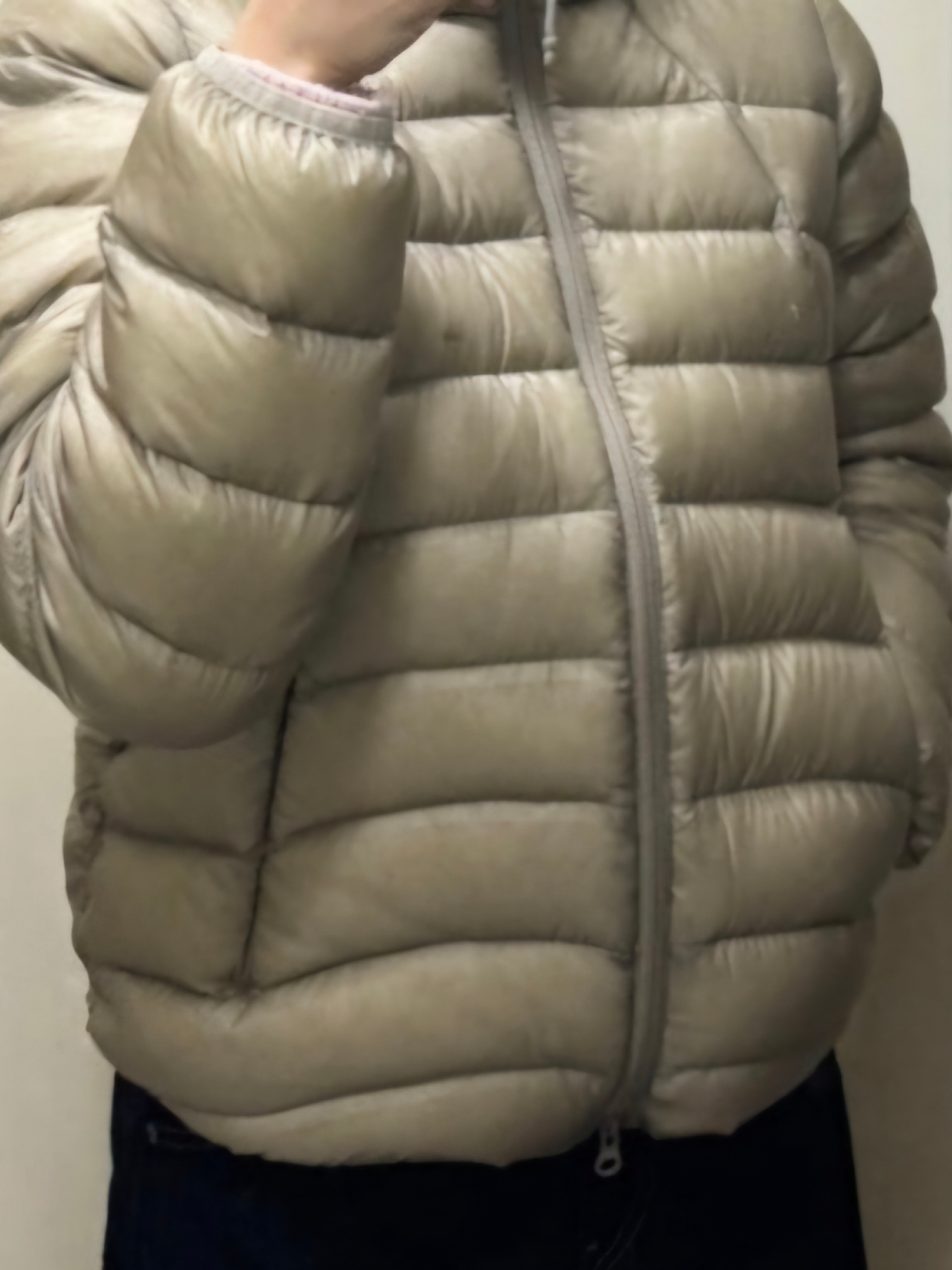 Sunlove Hooded Fly Light Down Jacket Stone 착용 스타일