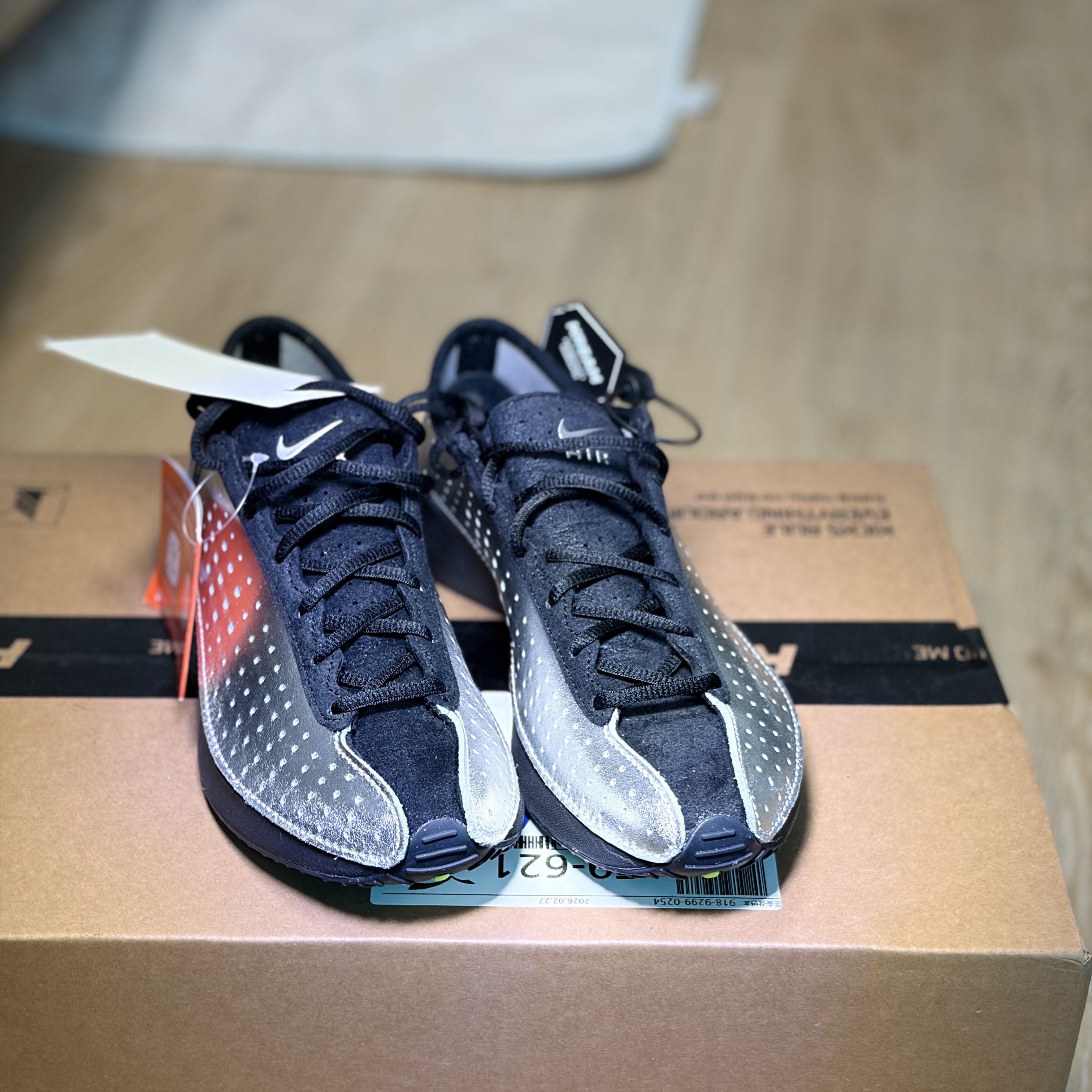 (W) Nike Air Superfly Metallic Silver and Black 착용 스타일 - 1