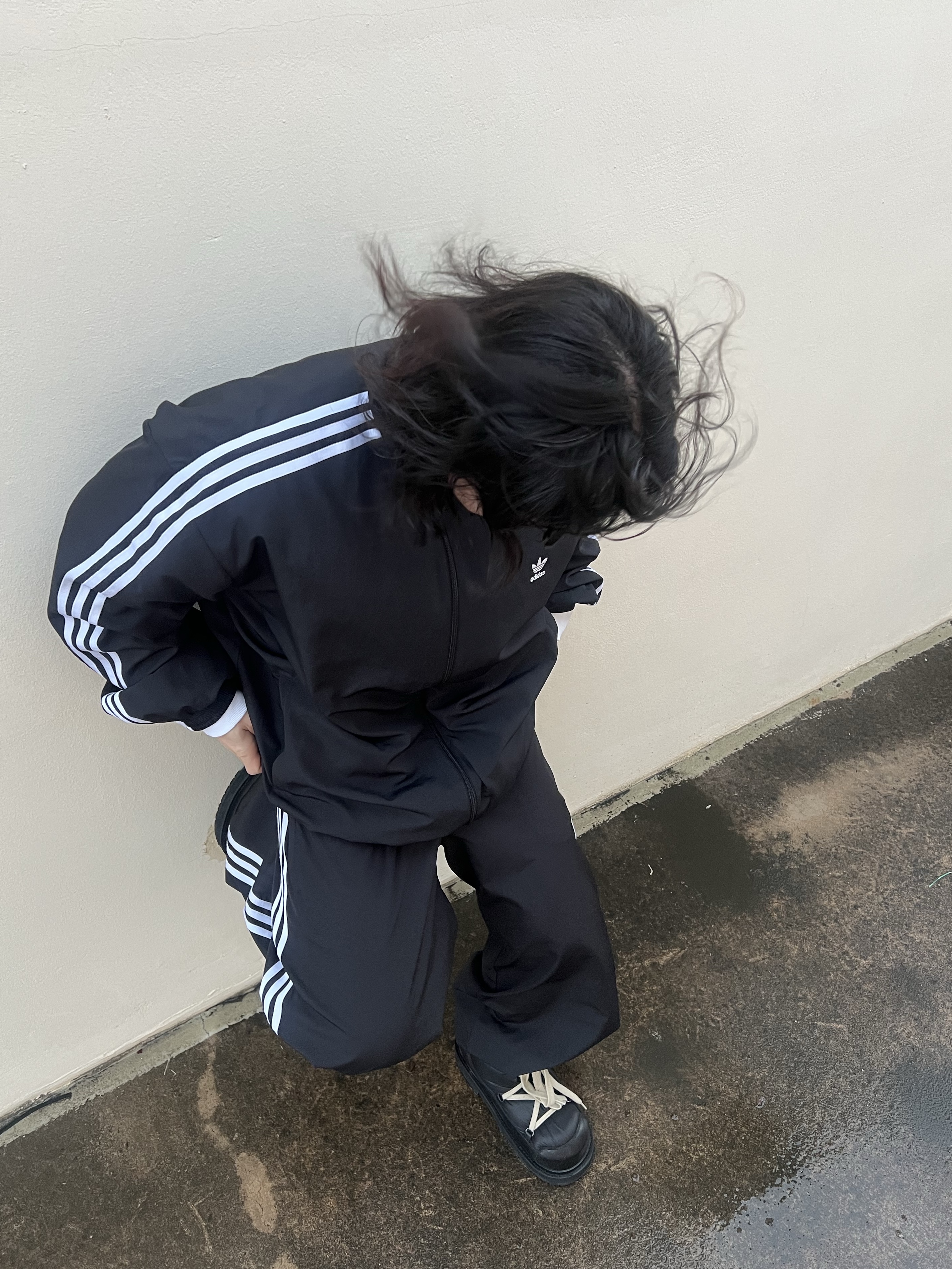(W) Adidas Adilenium Season 3 Oversized Track Pants Black - KR Sizing, (W) Adidas Adilenium Season 3 Oversized Track Top Black - KR Sizing 착용 스타일 - 4