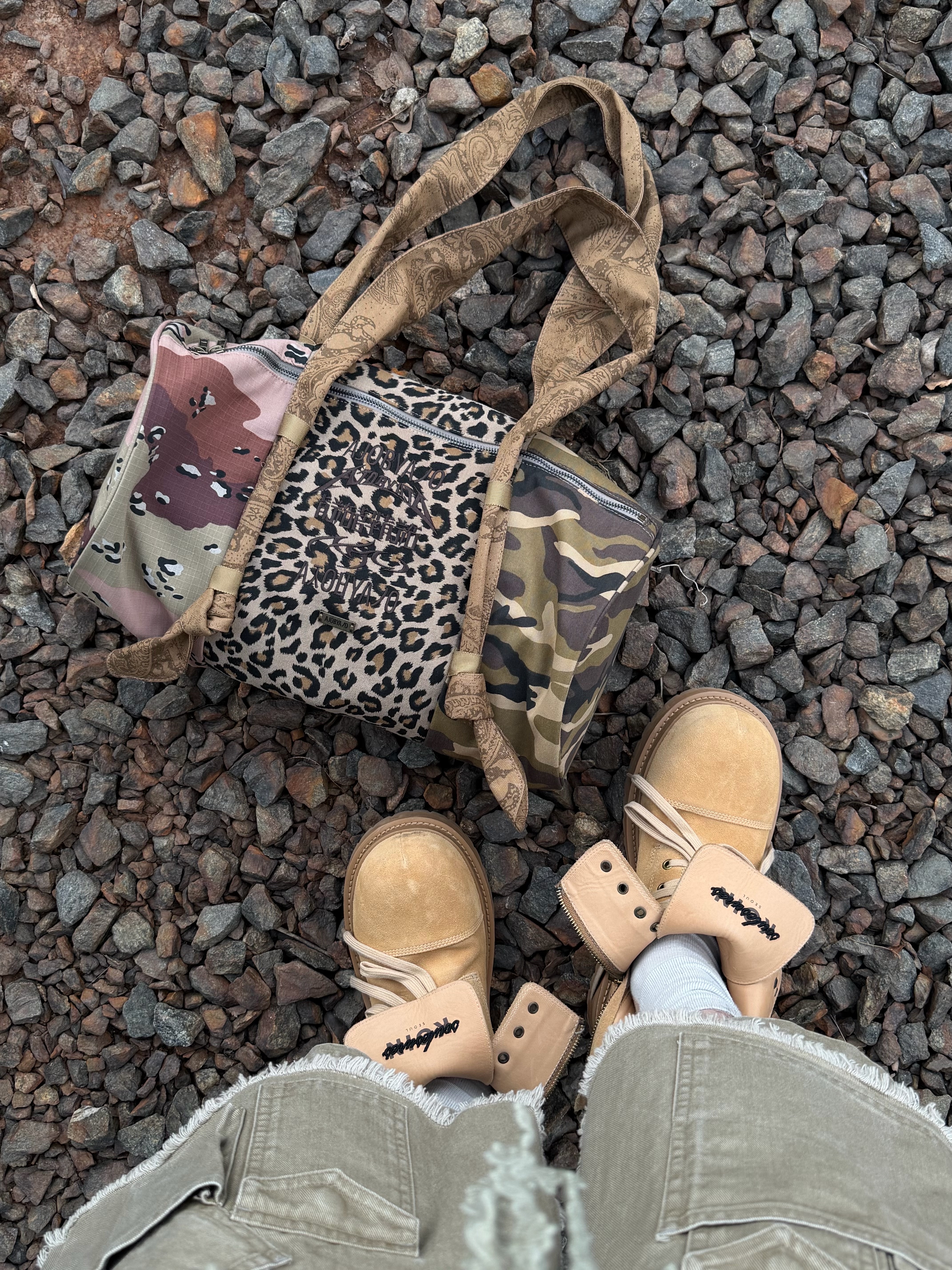 Supreme x True Religion Earflap 5-Panel Dirty Indigo - 25FW, AJOBYAJO Washed Layered Cargo Skirt Shorts Beige 착용 스타일 - 5