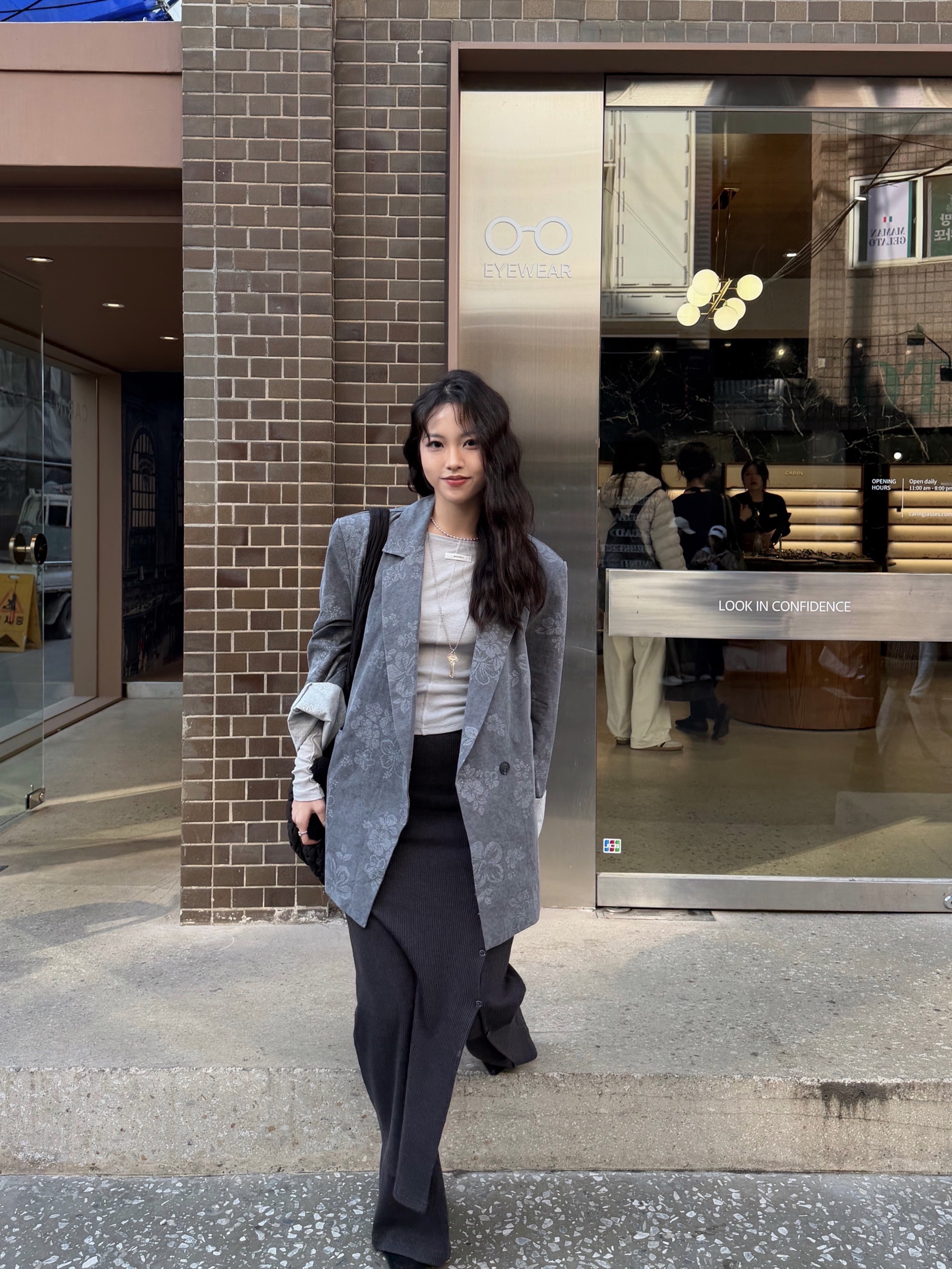 COS Quilted Oversized Shoulder Bag Black ์ฐฉ์ฉ ์คํ์ผ - 1