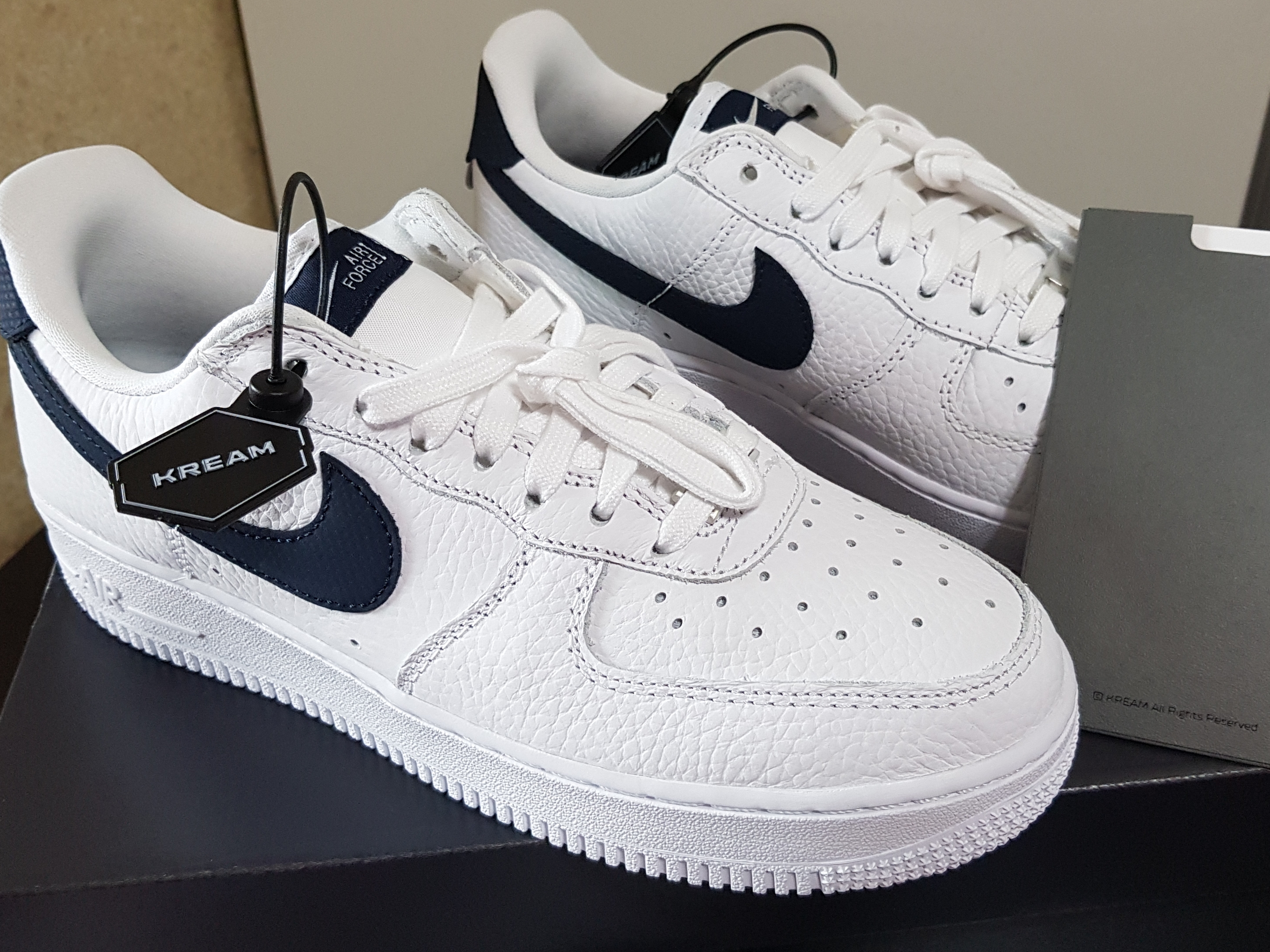 Nike Air Force 1 '07 Craft White & Obsidian 착용 스타일