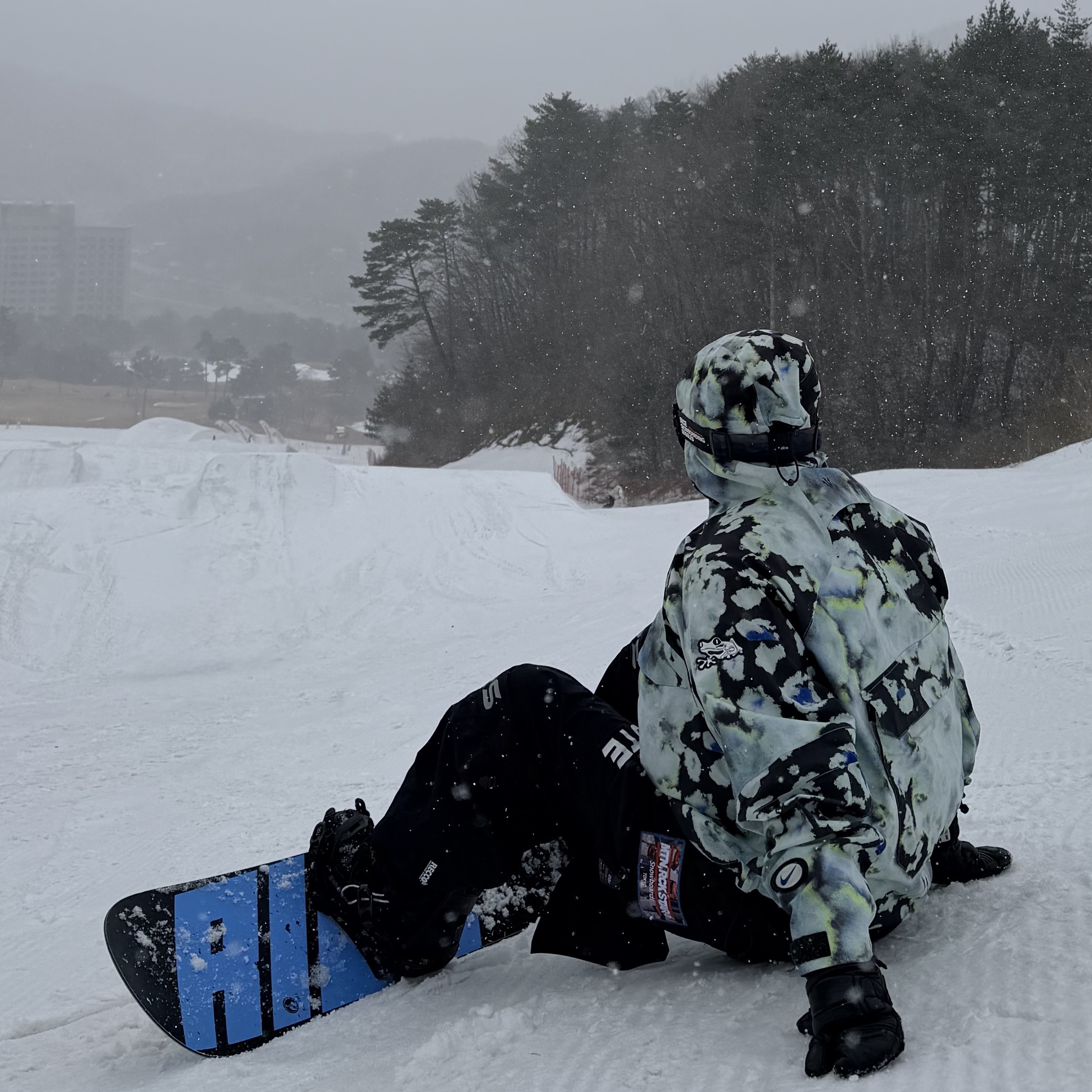 Nike x Drake Nocta Opal Deep Cover Gore-Tex Jacket Off White (FV1931-107) 착용 스타일