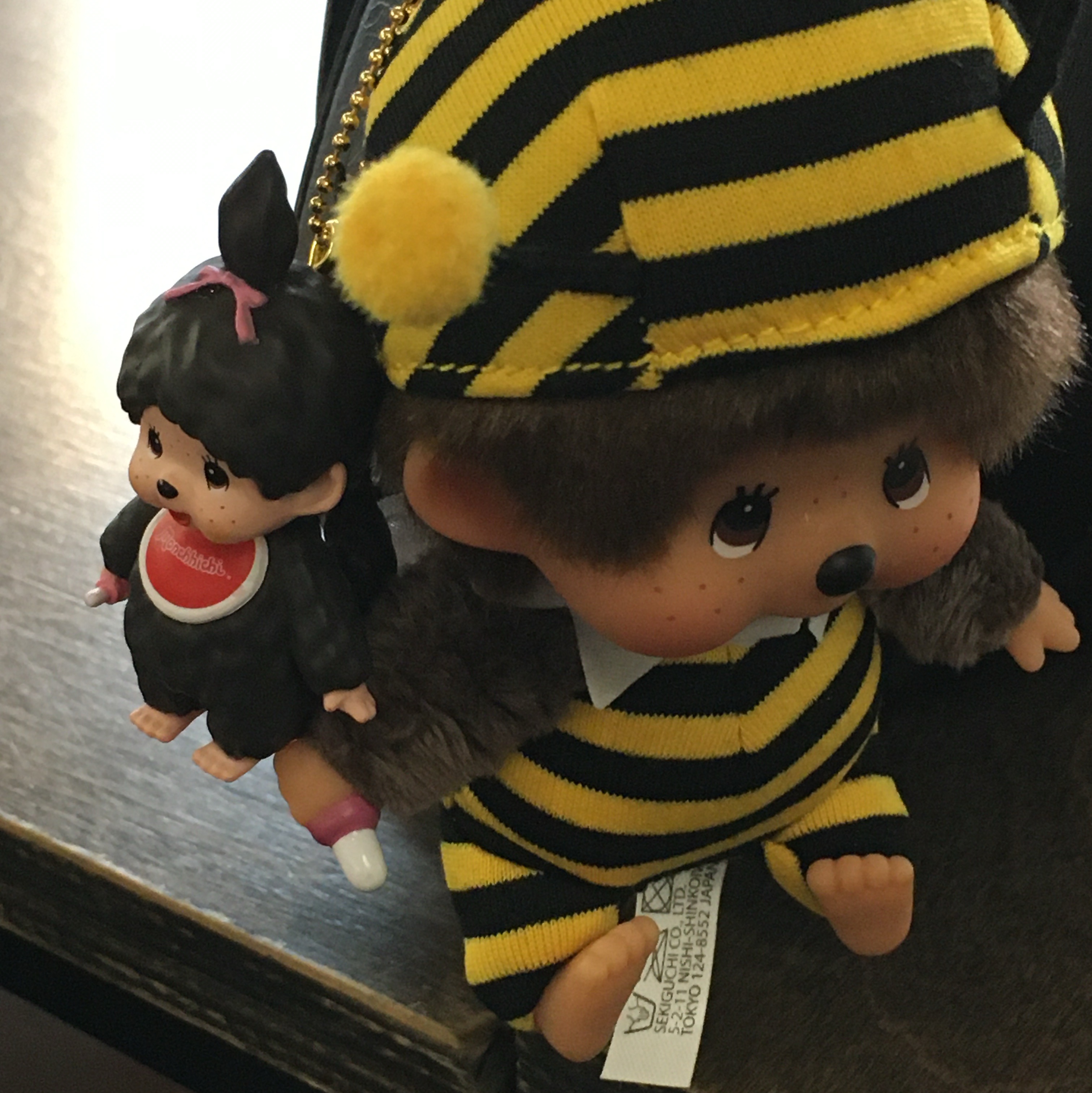 Monchhichi Bighead SS Bee Key Chain 착용 스타일