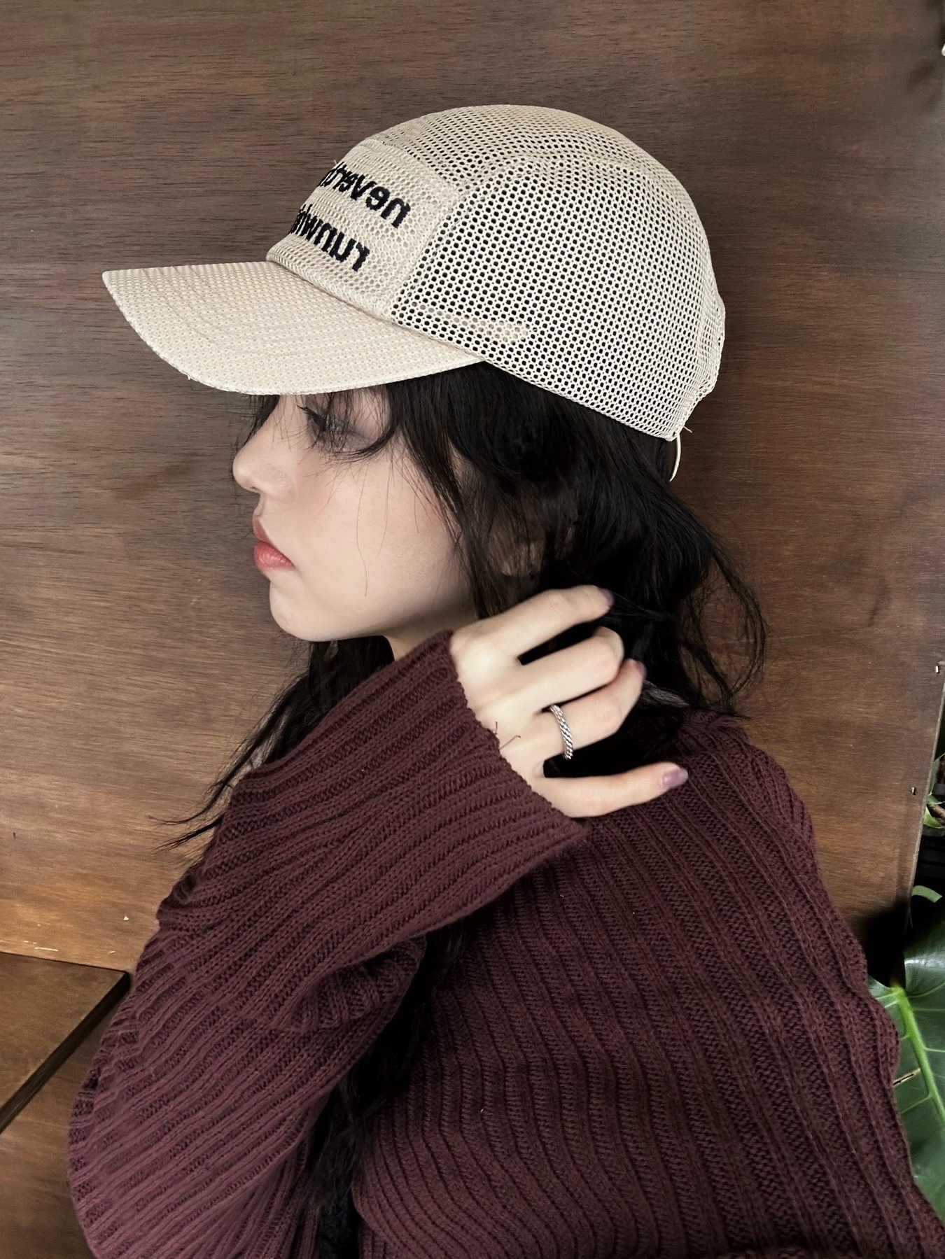 [KREAM 단독] runwhither Mesh Cap Beige 착용 스타일 - 2