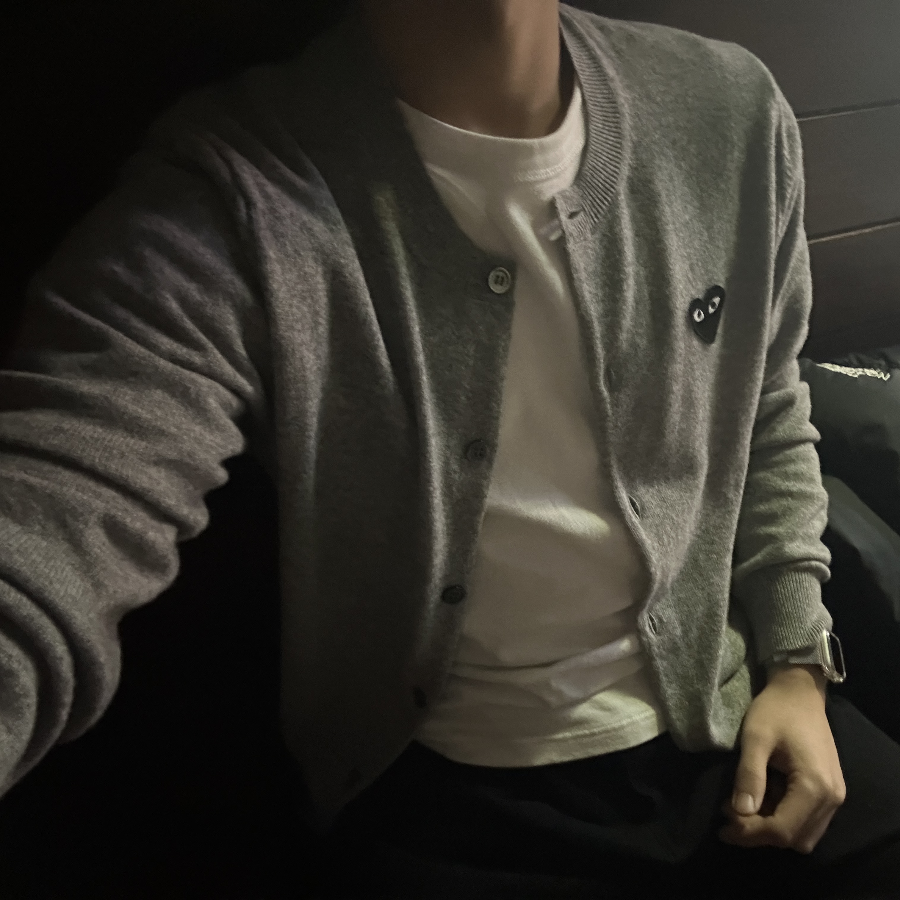 Play Comme des Garcons Black Heart Knit Cardigan Grey 착용 스타일
